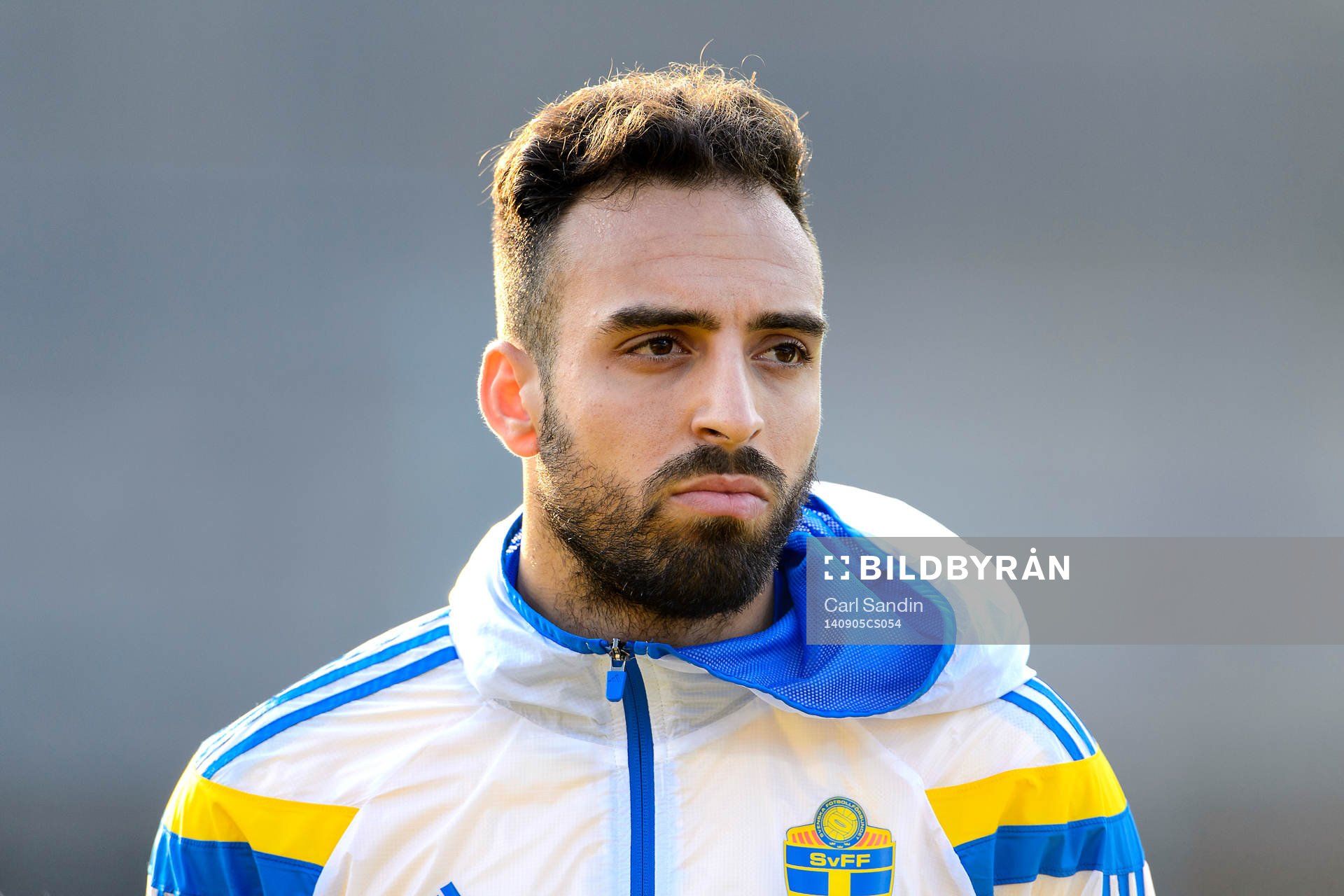 Sveriges Abdul Khalili vid lineup innan fotbollsmatchen i kvalet till EM för U21 mellan Sverige och Grekland den 5 september 2014 i Halmstad.