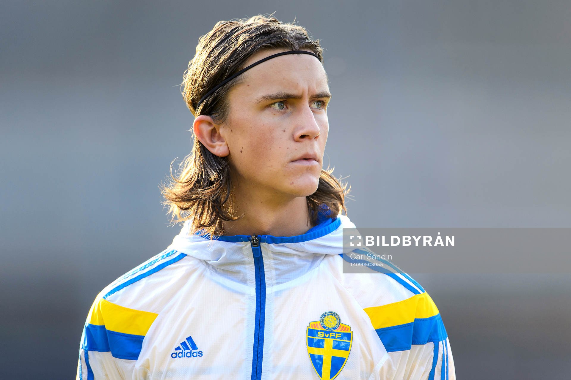 Sveriges Kristoffer Olsson vid lineup innan fotbollsmatchen