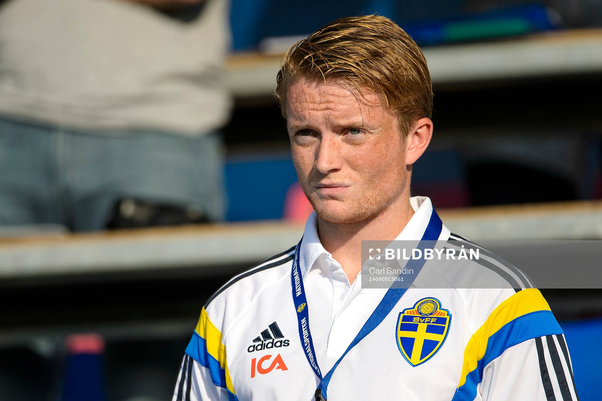 Sveriges Sam Larsson på läktaren under fotbollsmatchen i kvalet till EM för U21 mellan Sverige och Grekland den 5 september 2014 i Halmstad.