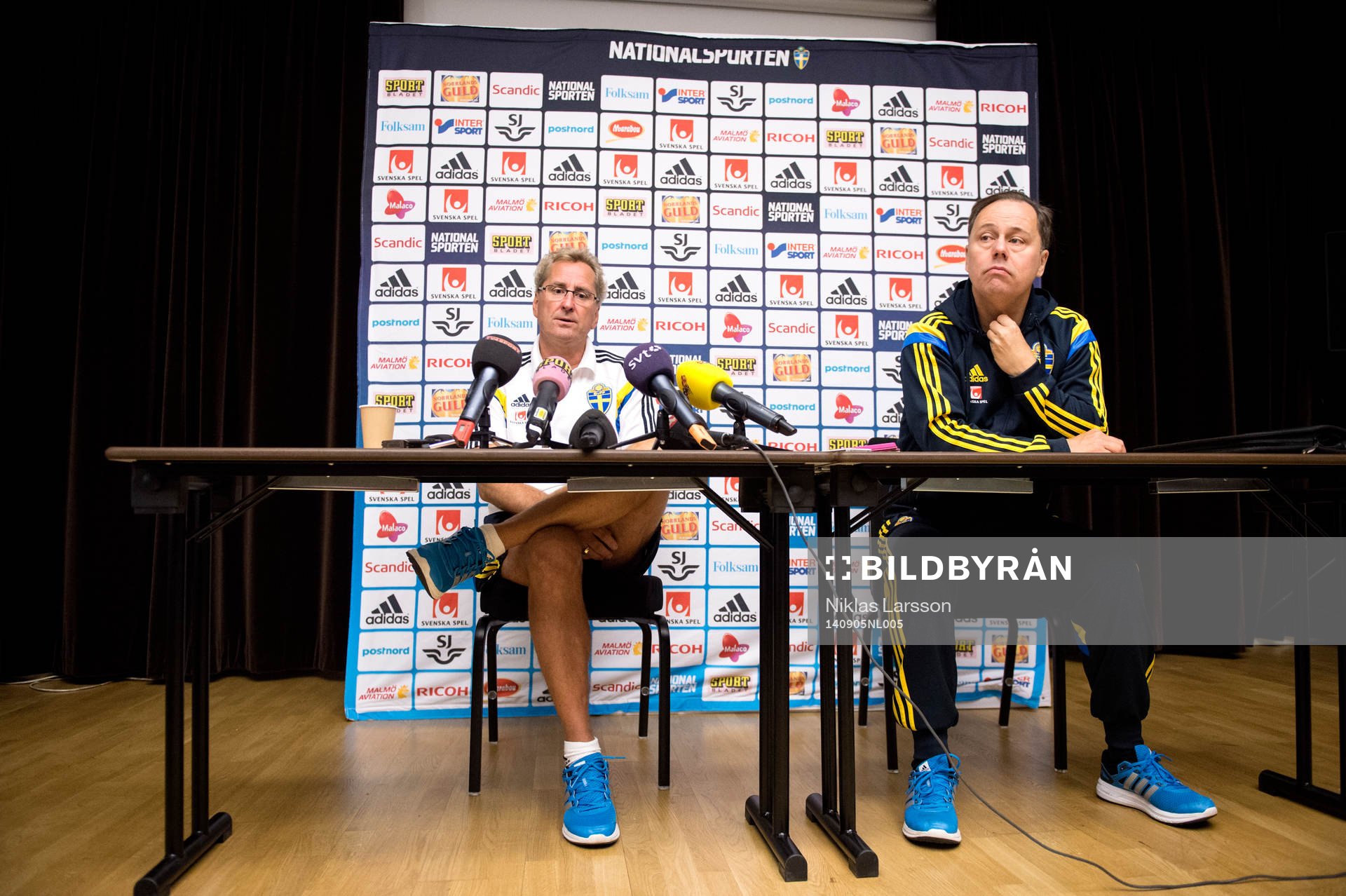 Sveriges förbundskapten Erik Hamrén och presschef Niklas Bodell under en presskonferens den 05 september 2014 i Stockholm.