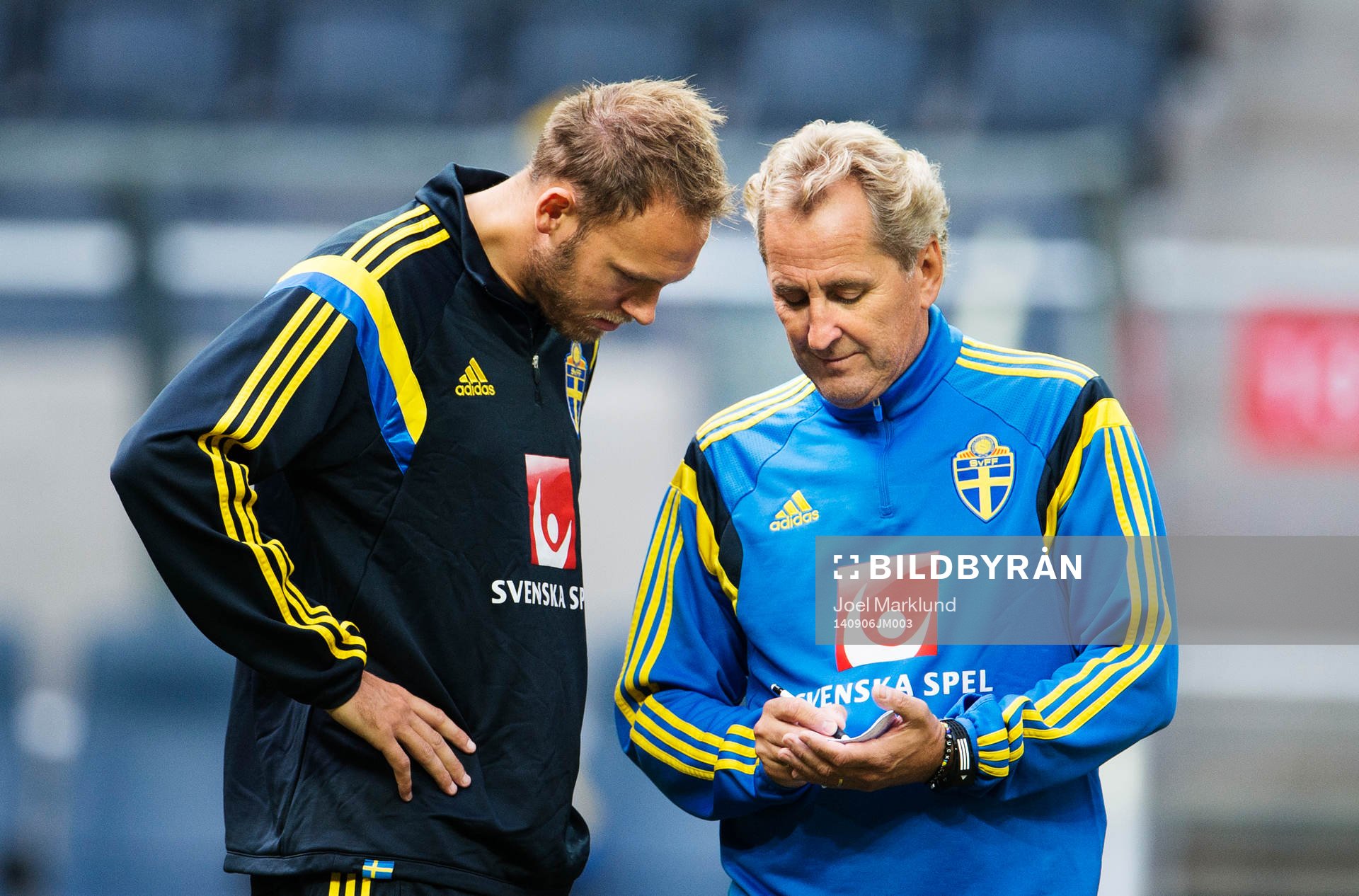 Andreas Granqvist i samtal med förbundskapten Erik Hamrén