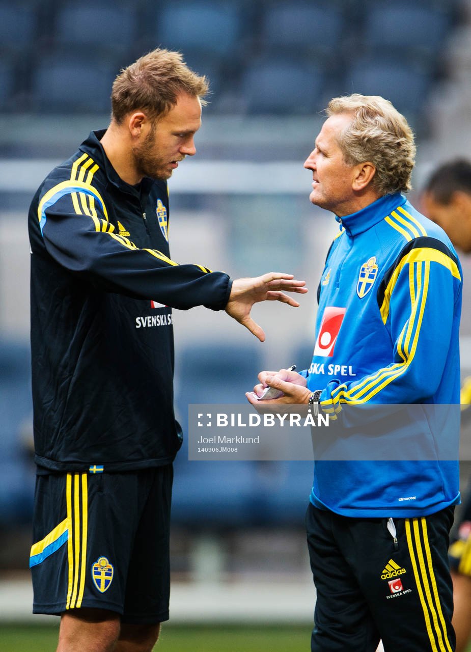 Andreas Granqvist i samtal med förbundskapten Erik Hamrén