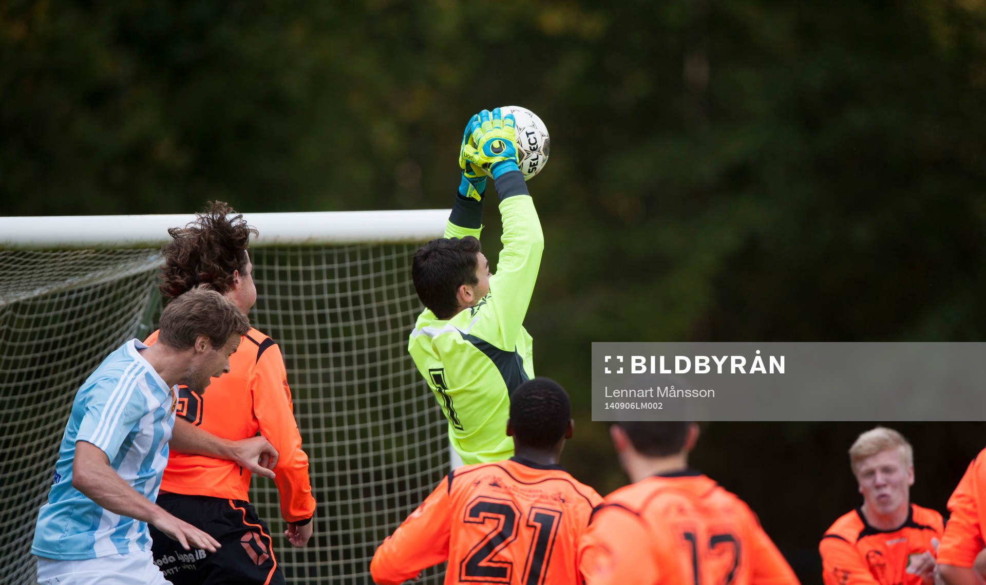 Älmekullas målvakt i matchen i division 3 mellan Älmeboda/Linneryd och IFK Hässleholm i Rävemåla 6 september 2014.