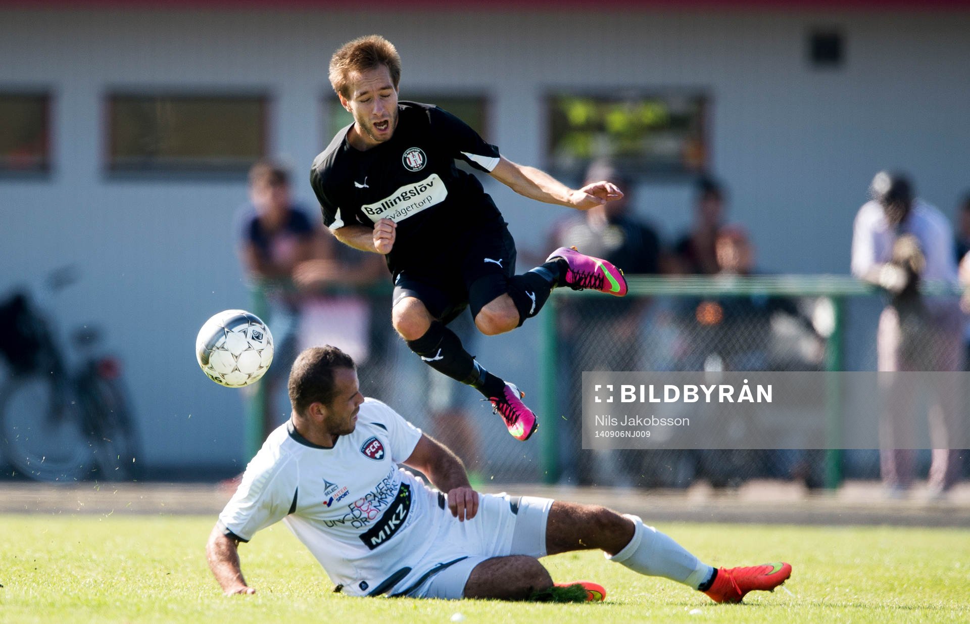 Höllvikens Daniel Jovanovic kapas av FC Rosengårds Sadat