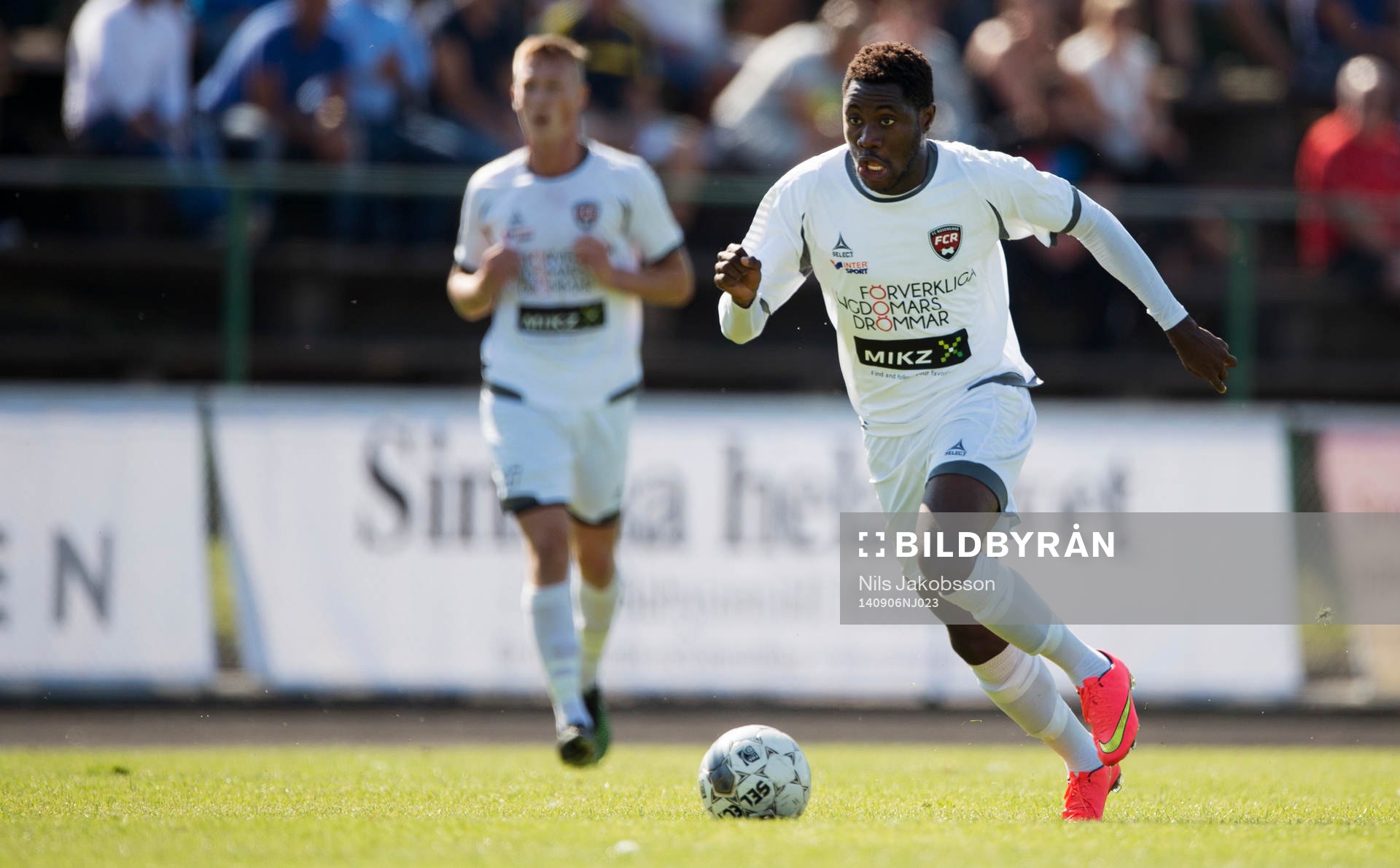 FC Rosengårds Dennis Anwi under fotbollsmatchen i Division 2 östra Götaland mellan FC Rosengård och Höllviken den 6 september 2014 i Malmö.