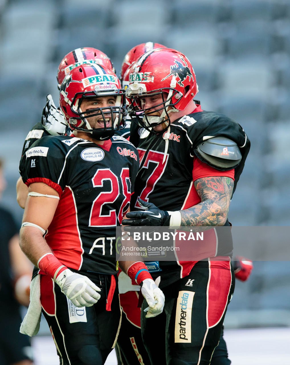 Carlstad Crusaders Jack Moro (v) gör en touchdown och