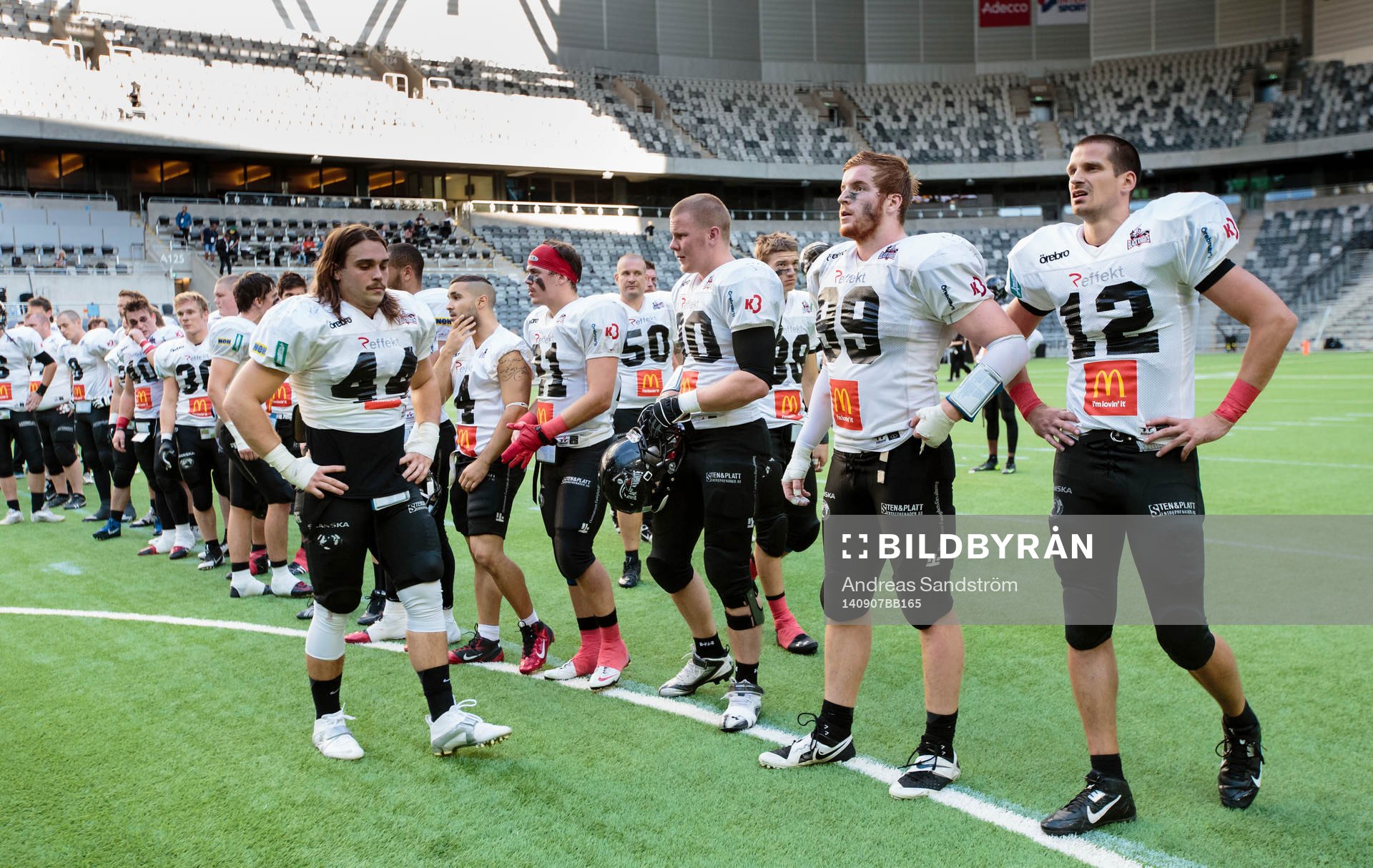 Örebro Black Knights spelare ser besvikna ut