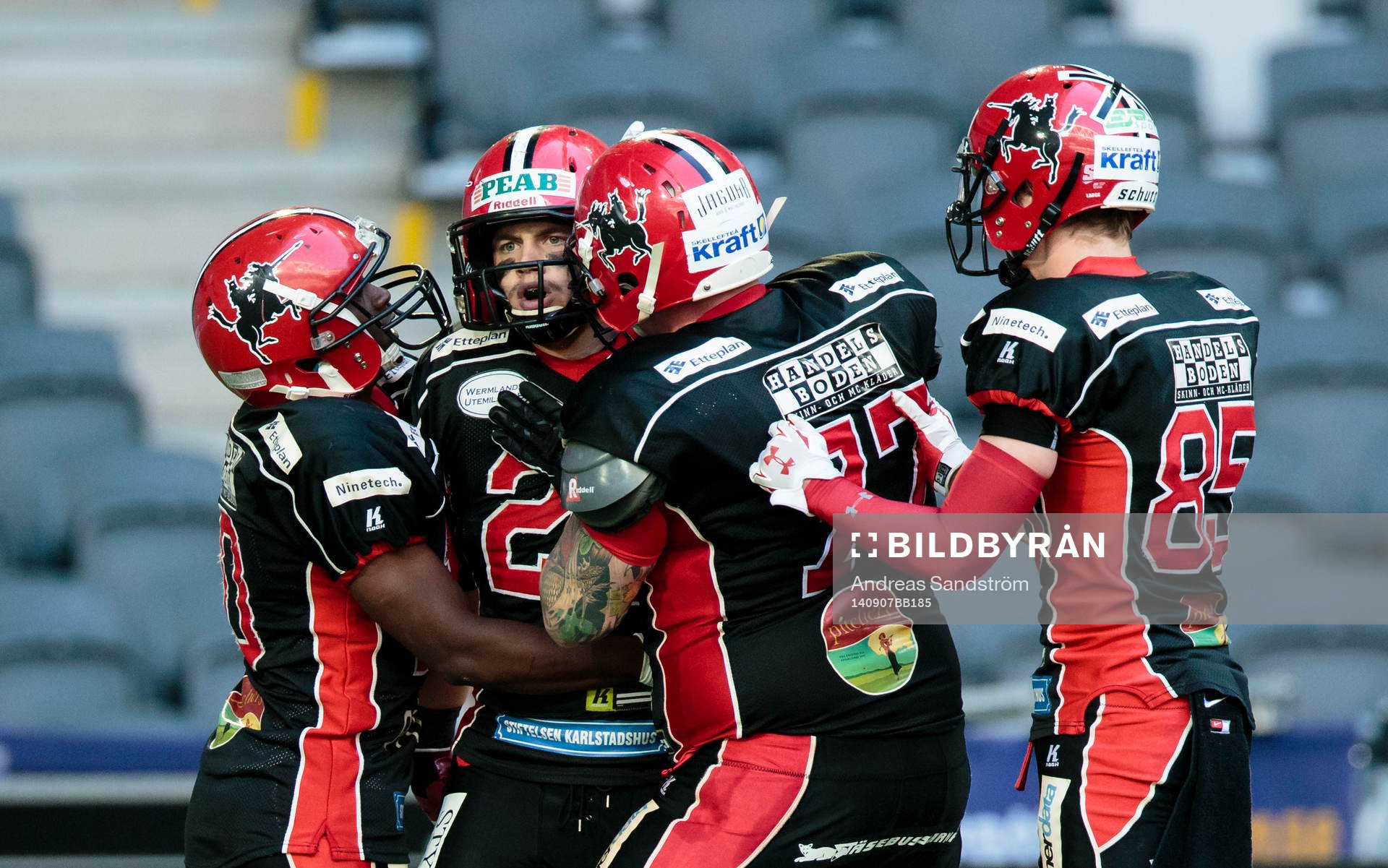 Carlstad Crusaders Brett Koepp (2:a vänster) gör en touchdown och firar med lagkamrater under SM-Final XXIX i Amerikansk fotboll mellan Carlstad Crusaders och Örebro Black Knights den 7 September 2014 i Stockholm.
