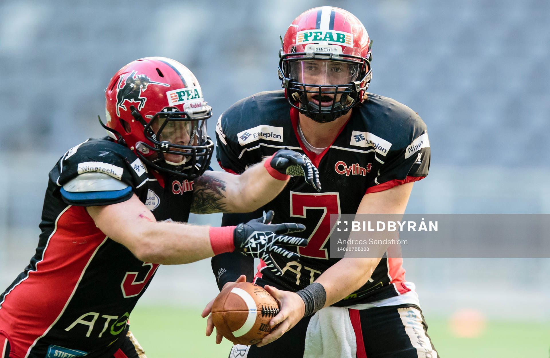 Carlstad Crusaders quarterback Anders Hermodsson lämnar
