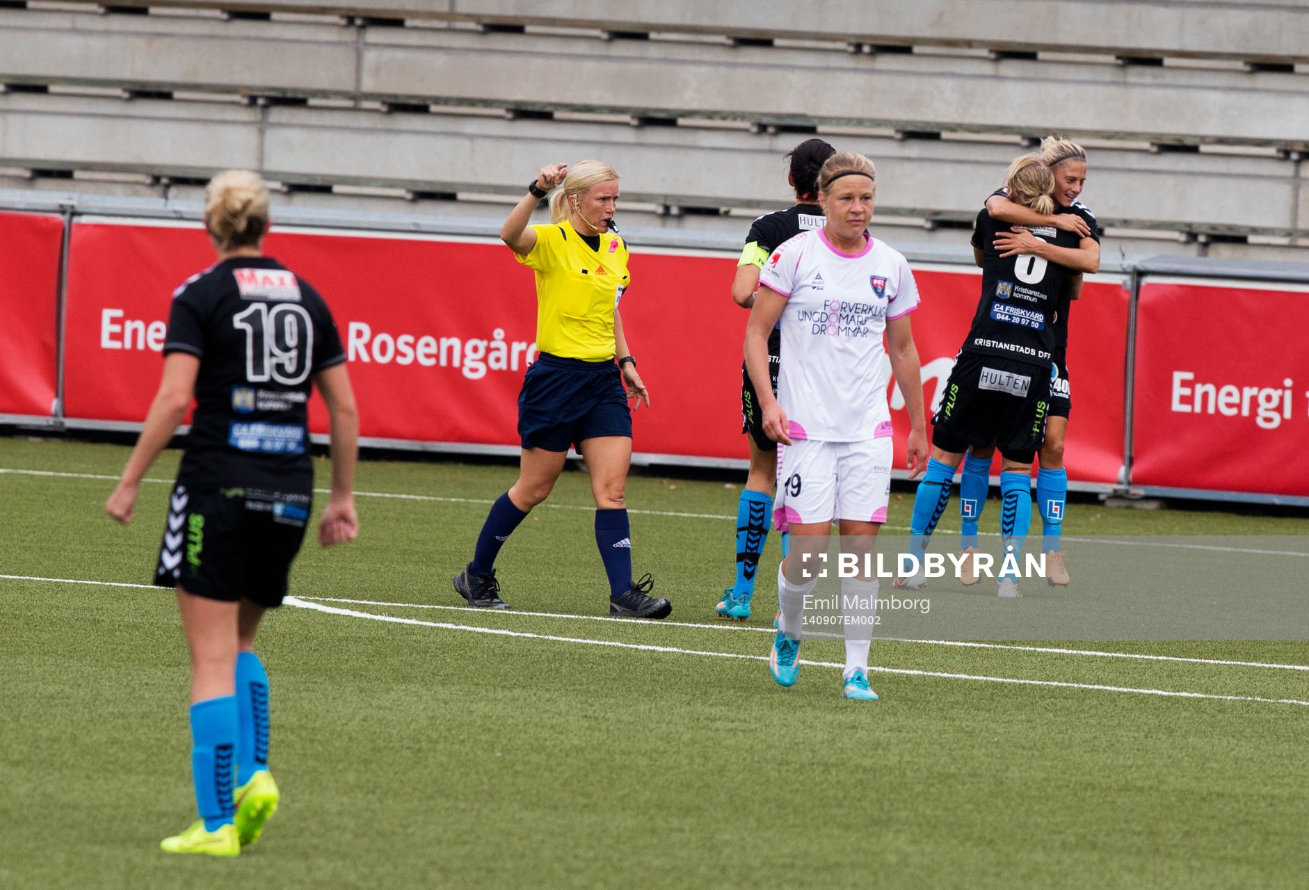 Therese Björck från Kristianstad gör 1-1 och jublar