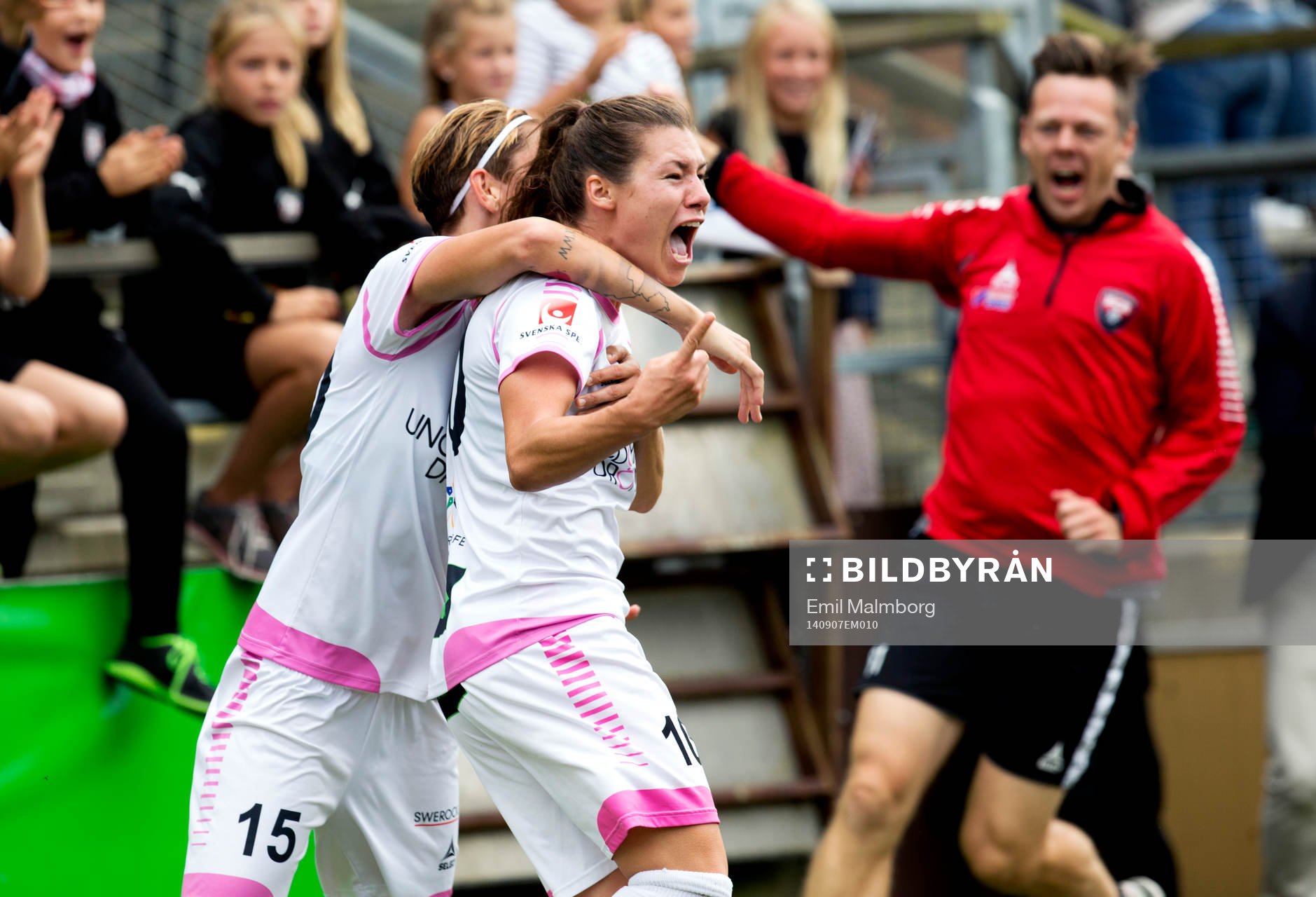 Ramona Bachmann från Rosengård gör 2-1 och jublar