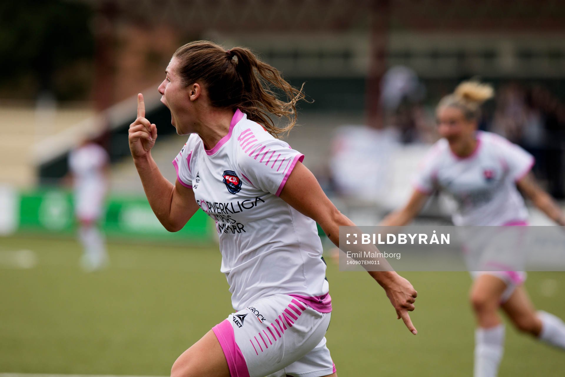 Ramona Bachmann från Rosengård gör 2-1 och jublar