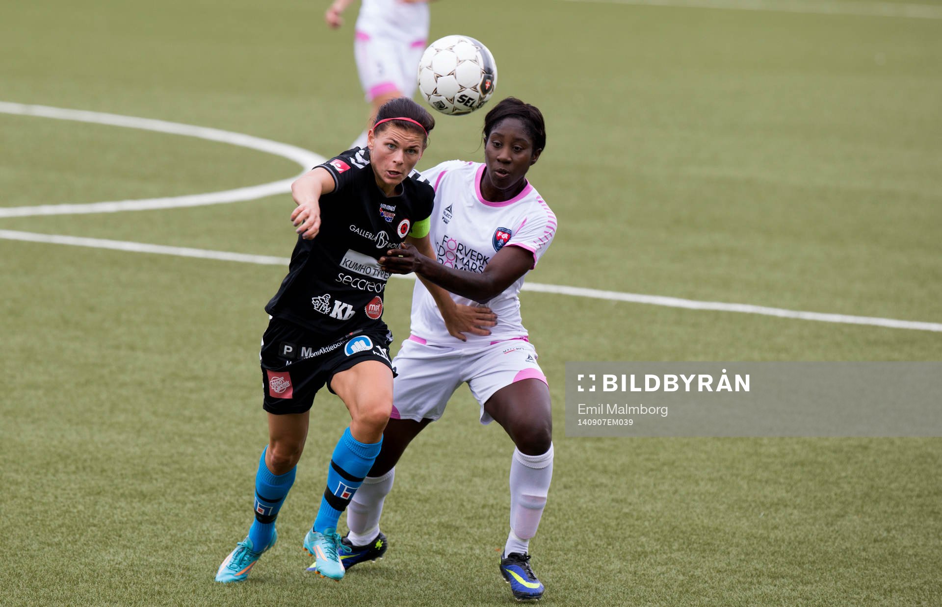 Anita Asante, Rosengård och Susanne Moberg, Kristianstad under matchen i damallsvenskan mellan Rosengård och Kristianstad den 7 September 2014 i Malmö