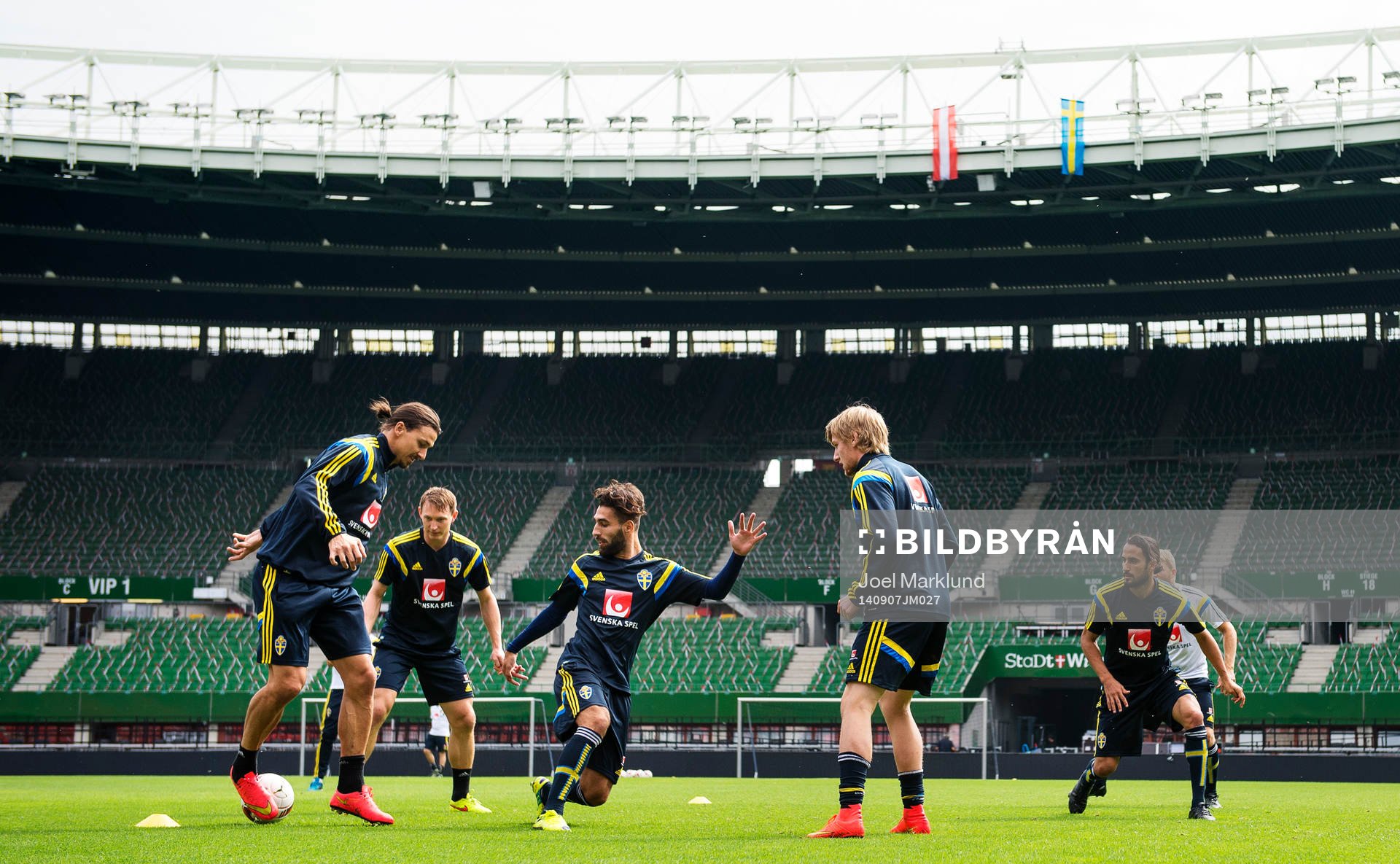Zlatan Ibrahimovic, Kim Källström, Jimmy Durmaz, Emil Forsberg och Erkan Zengin under Sveriges fotbollandslags träning den 7 september 2014 i Wien.