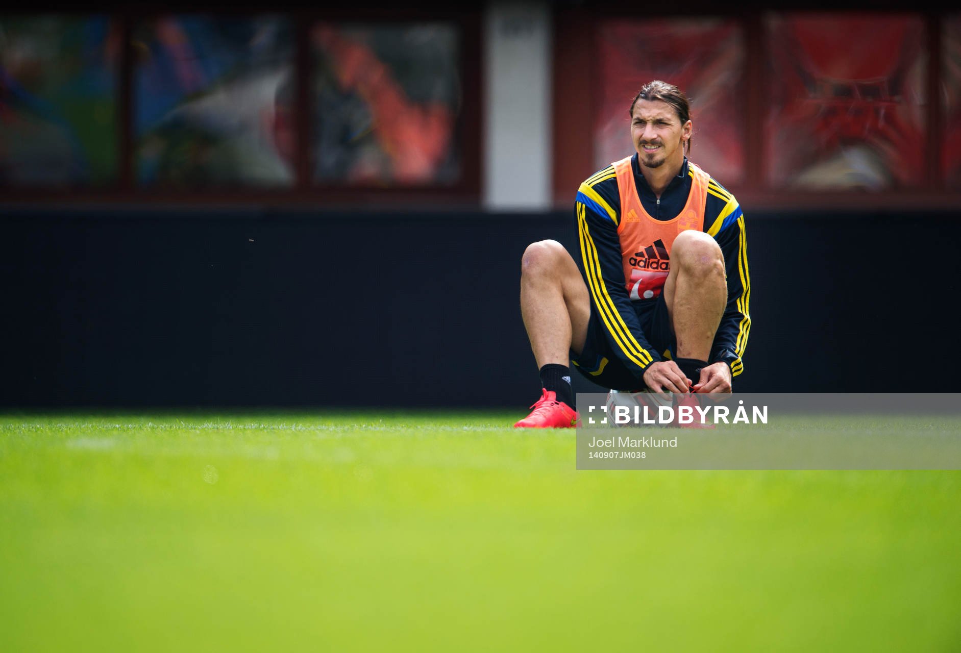 Zlatan Ibrahimovic knyter skorna