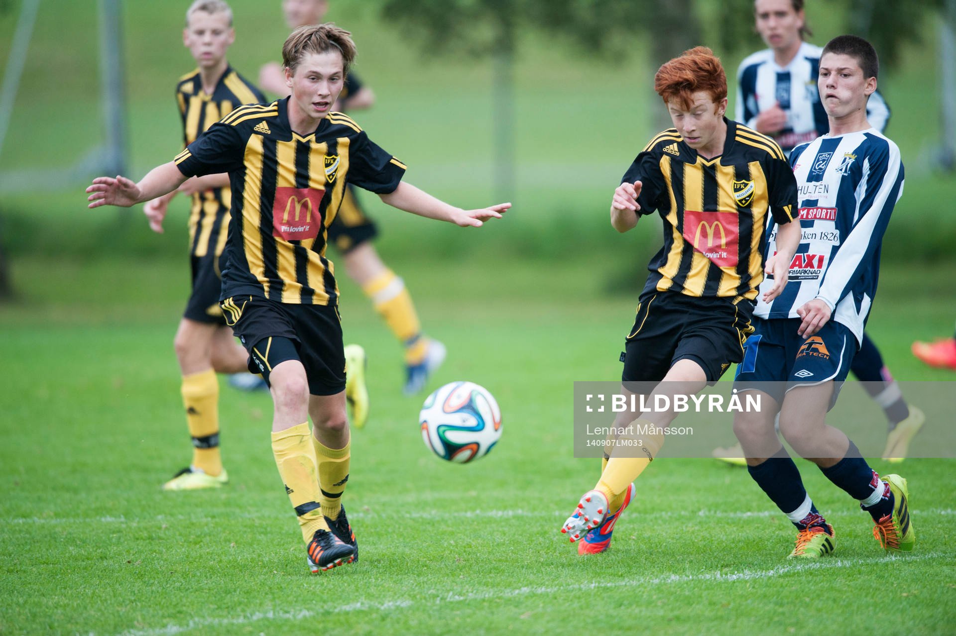 IFK Hässleholms Edvin Nilsson och Kevin Zenthio i matchen