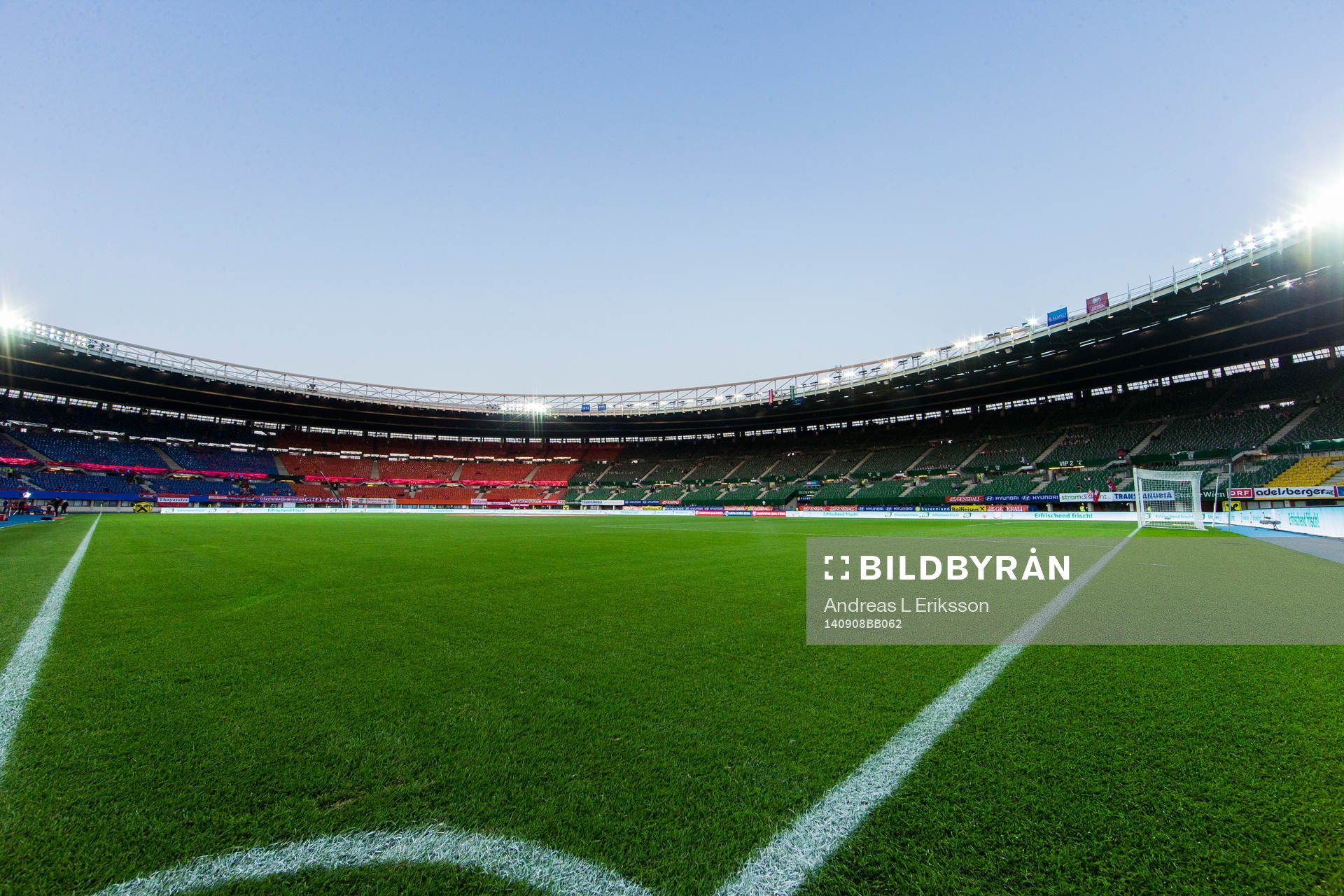 Generell vy Ernst Happel-Stadion innan fotbollsmatchen i