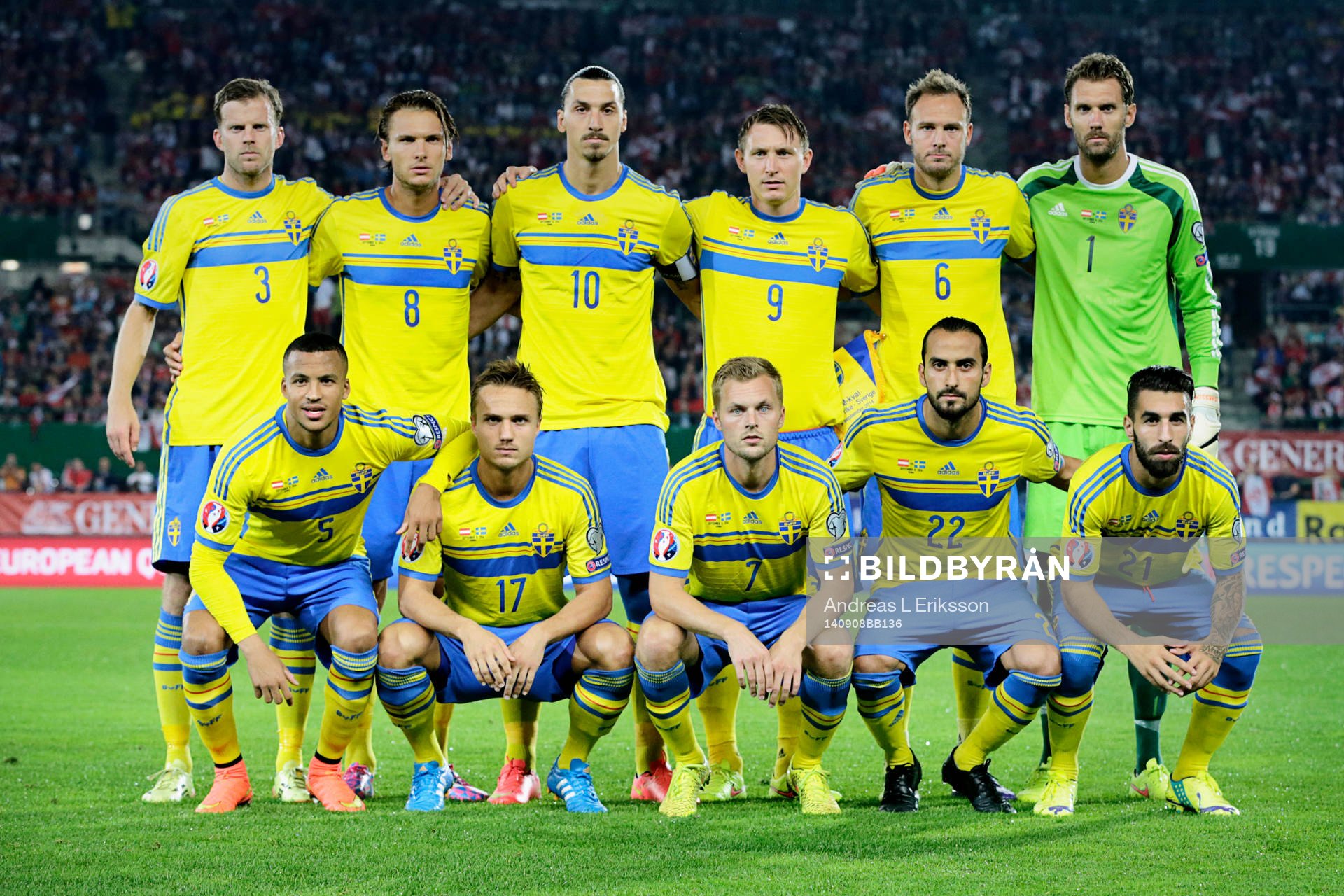 Sveriges startelva Mikael Antonsson, Albin Ekdal, Zlatan Ibrahimovic, Kim Källström, Andreas Granqvist, målvakt Andreas Isaksson nedre raden: Martin Olsson, Pierre Bengtsson, Sebastian Larsson, Erkan Zengin och Jimmy Durmaz under fotbollsmatchen i EM-kvalet mellan Österrike och Sverige den 9 september 2014 i Wien.
