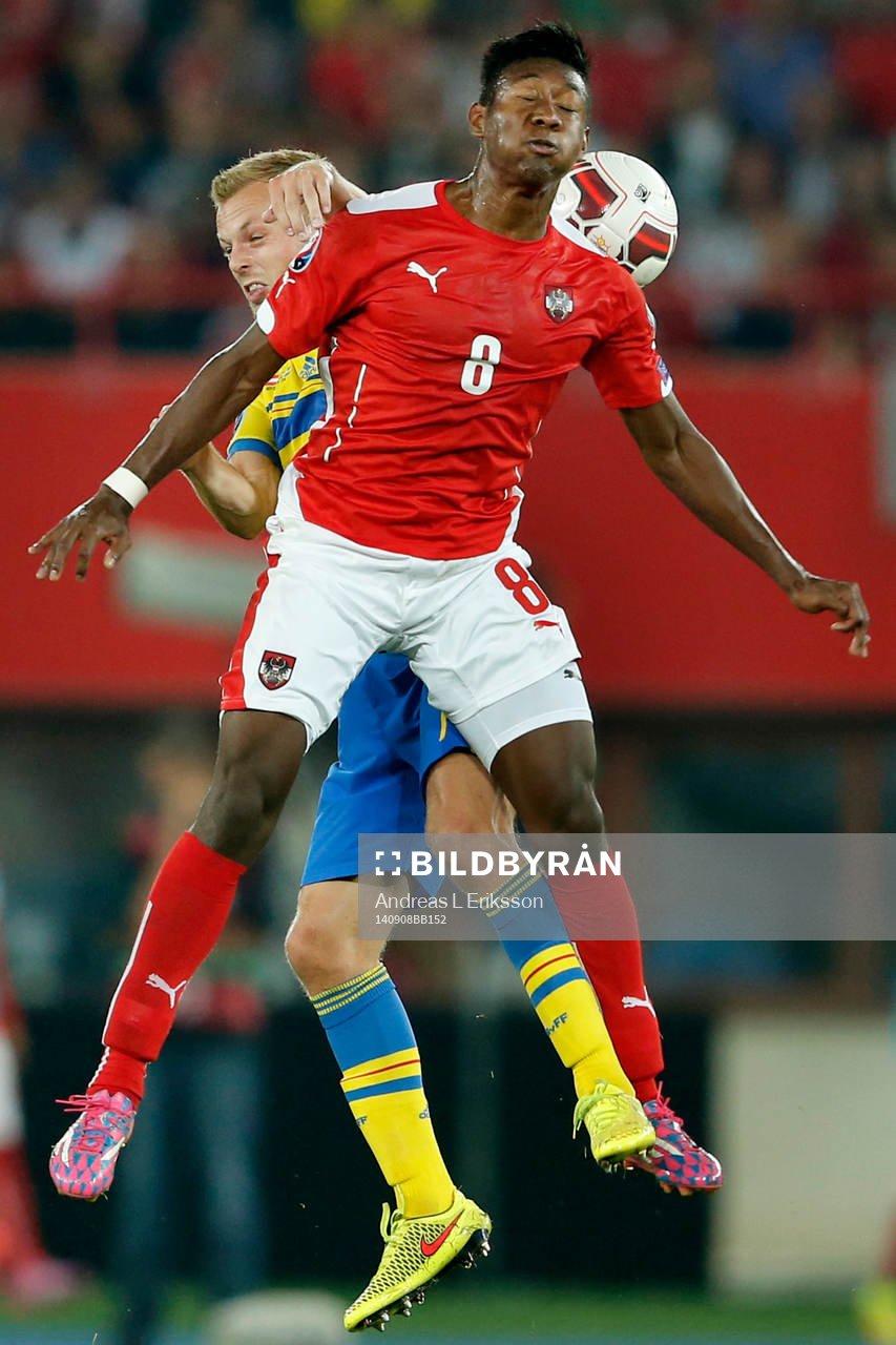 Sveriges Sebastian Larsson och Österrikes David Alaba i