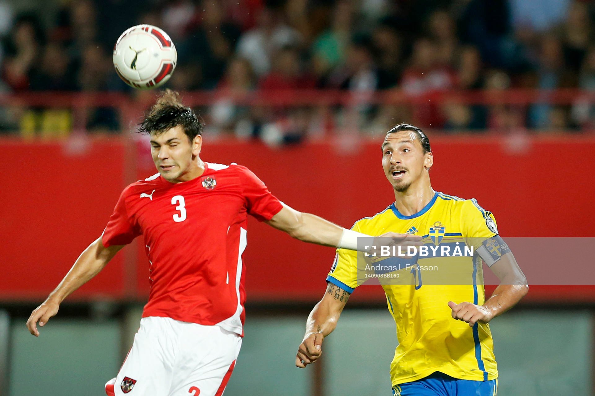 Österrikes Aleksandar Dragovic nickar undan framför