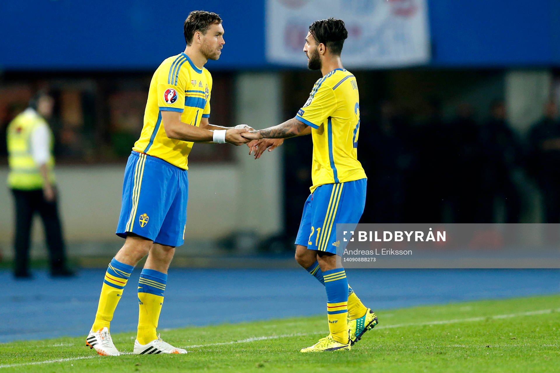 Sveriges Jimmy Durmaz byts ut mot Johan Elmander