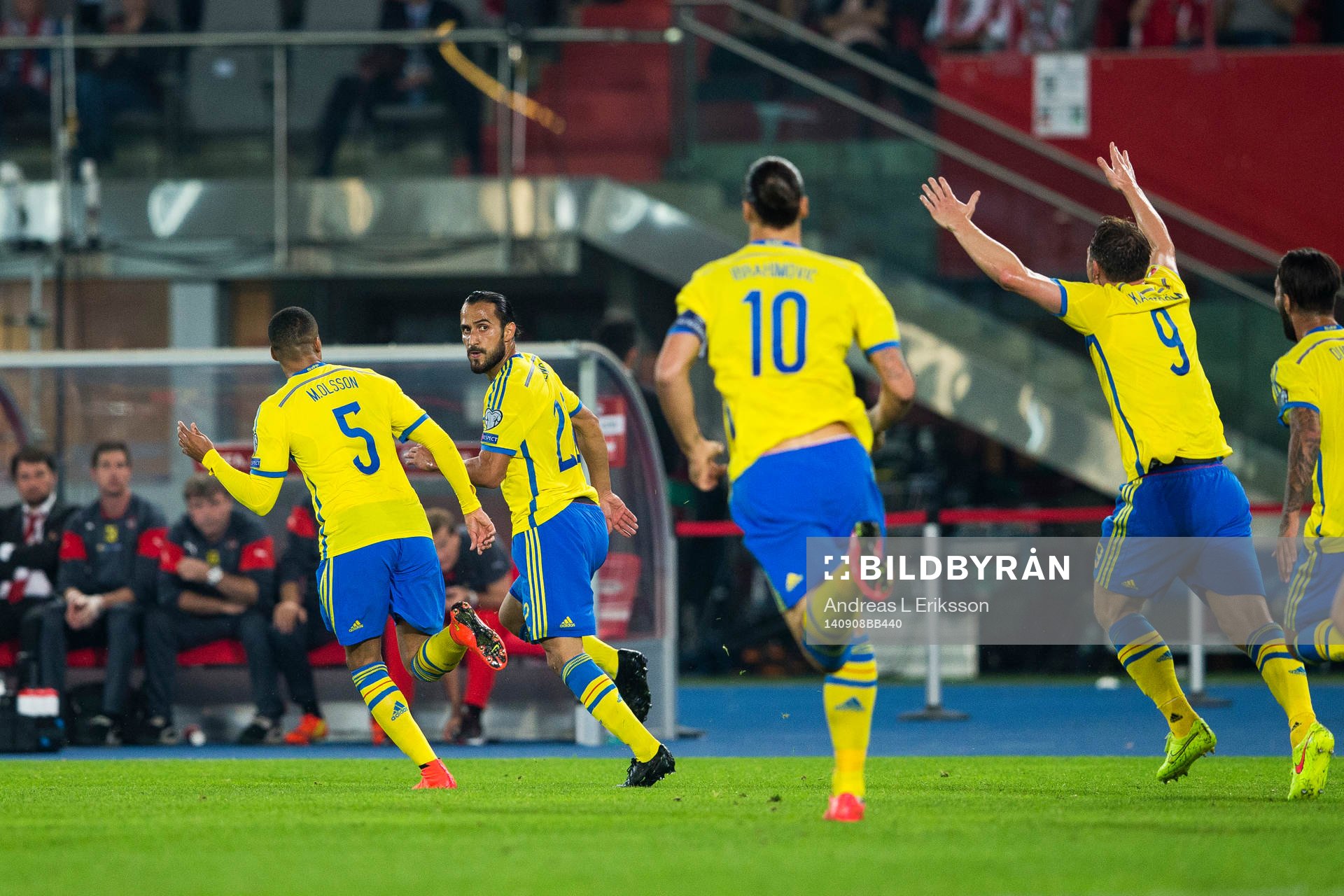 Sveriges Erkan Zengin jublar