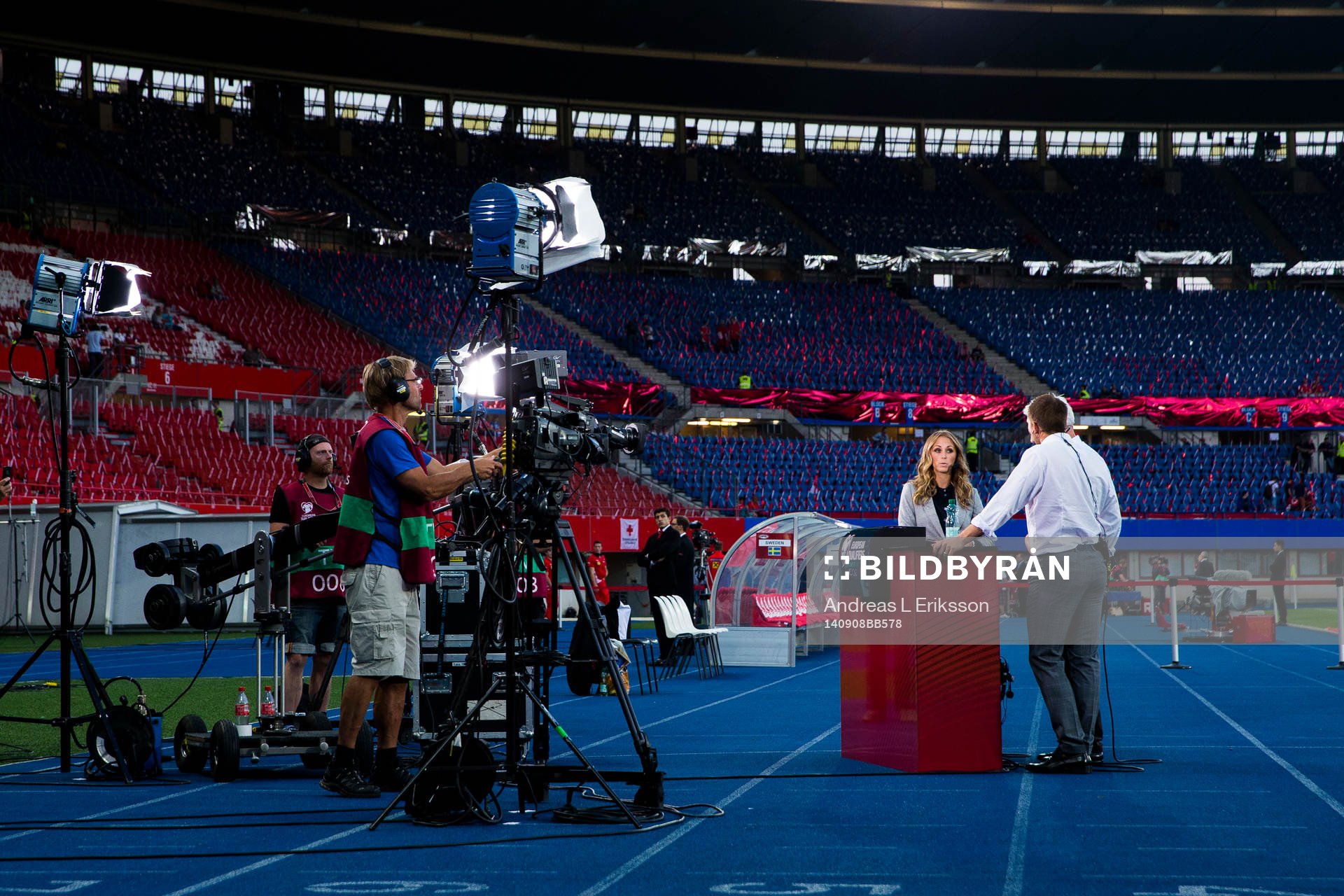 s studio innan fotbollsmatchen i EM-kvalet mellan