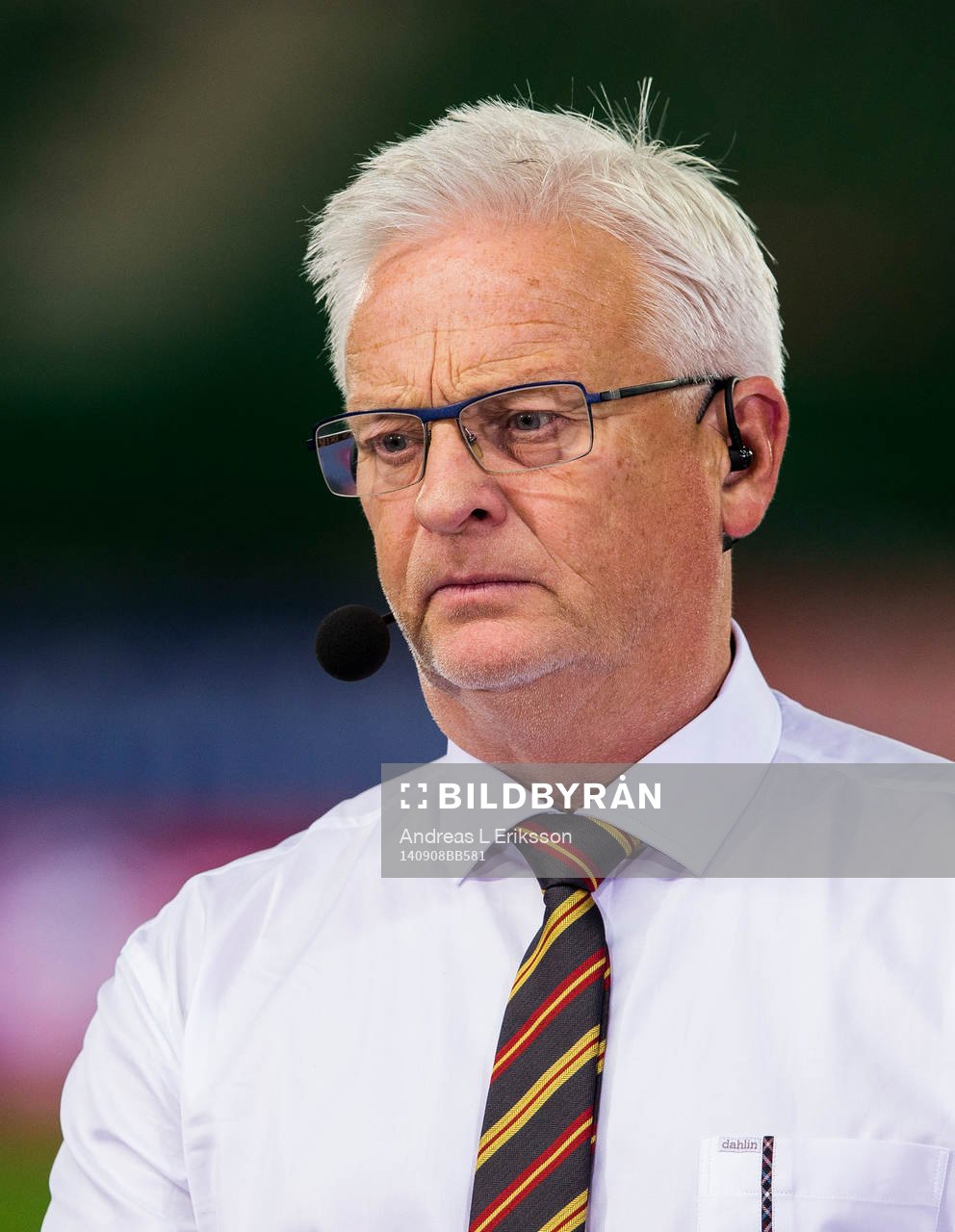 Hans Backe i Kanal 5:s studio innan fotbollsmatchen i EM-kvalet mellan Österrike och Sverige den 9 september 2014 i Wien.