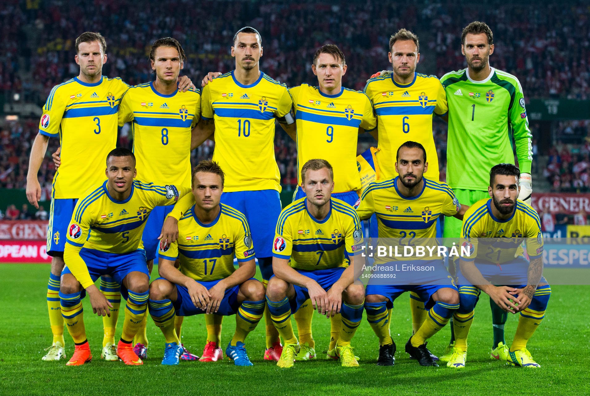 Sveriges startelva under fotbollsmatchen i EM-kvalet mellan Österrike och Sverige den 9 september 2014 i Wien. Övre raden från vänster, Mikael Antonsson, Albin Ekdal, Zlatan Ibrahimovic, Kim Källström, Andreas Granqvist och målvakt Andreas Isaksson. Nedre raden från vänster, Martin Olsson, Pierre Bengtsson, Sebastian Larsson, Erkan Zengin och Jimmy Durmaz.