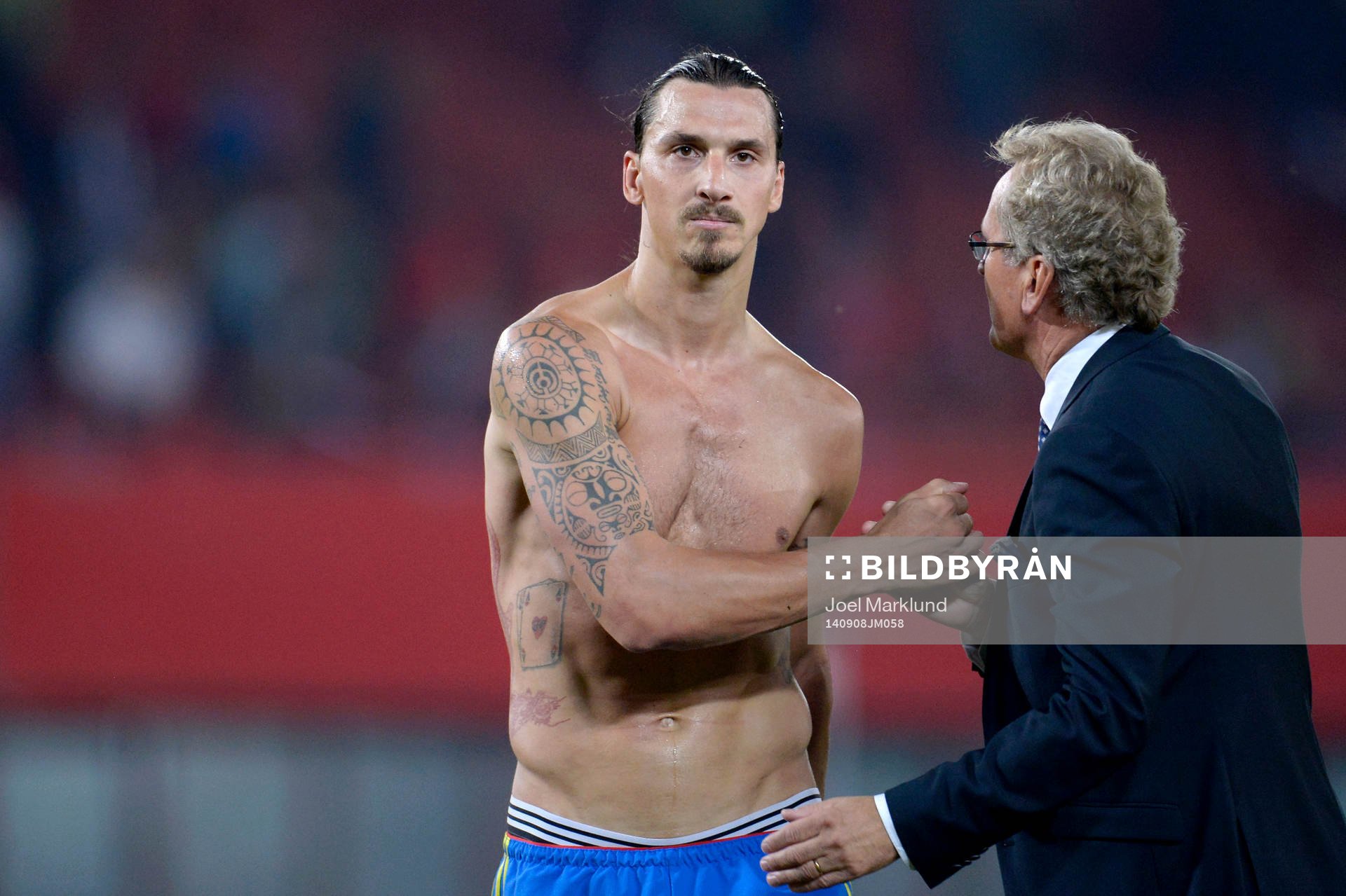 Sveriges Zlatan Ibrahimovic tackar förbundskapten Erik