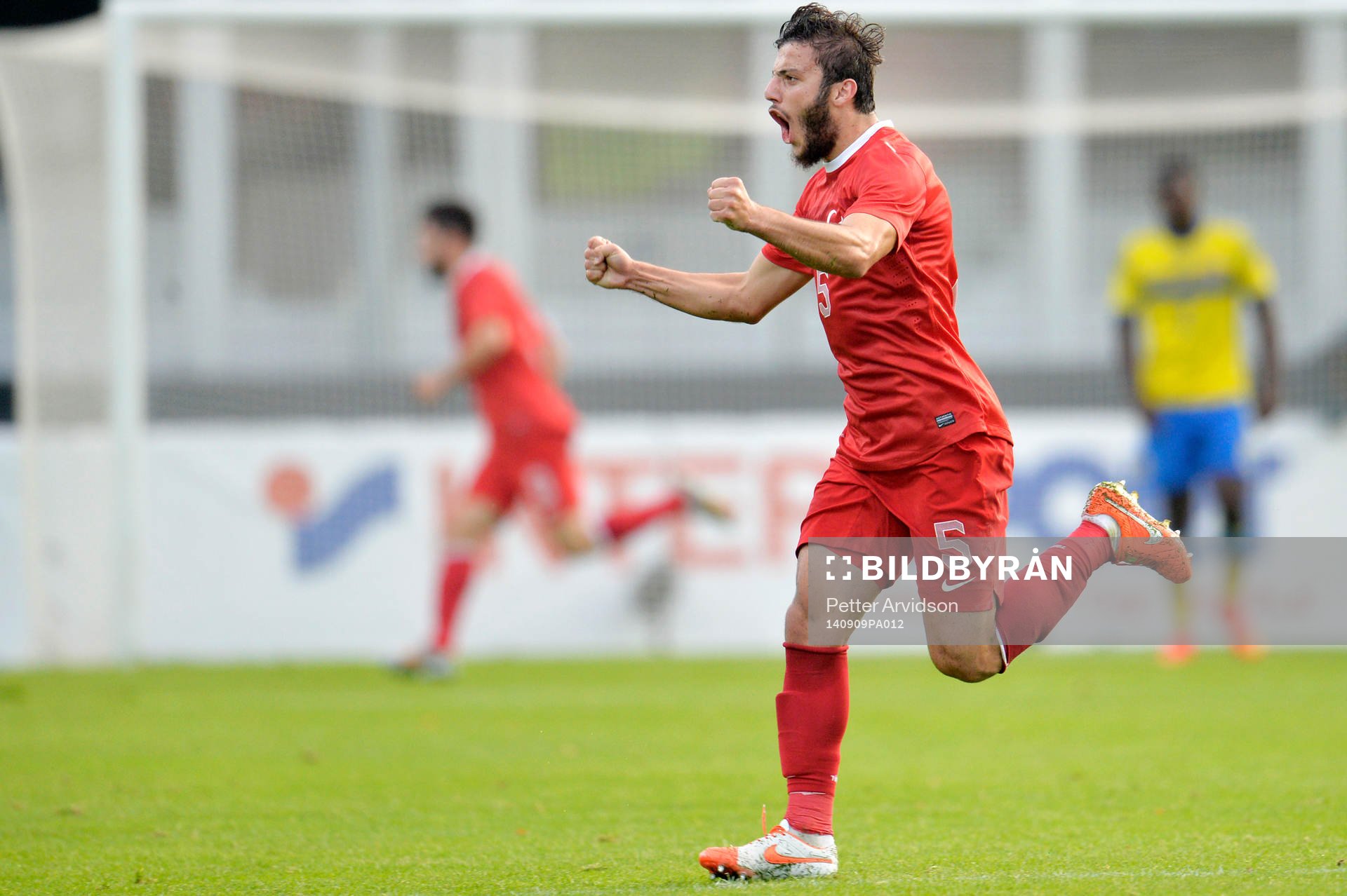 Turkiets Hakan Cinemre jublar