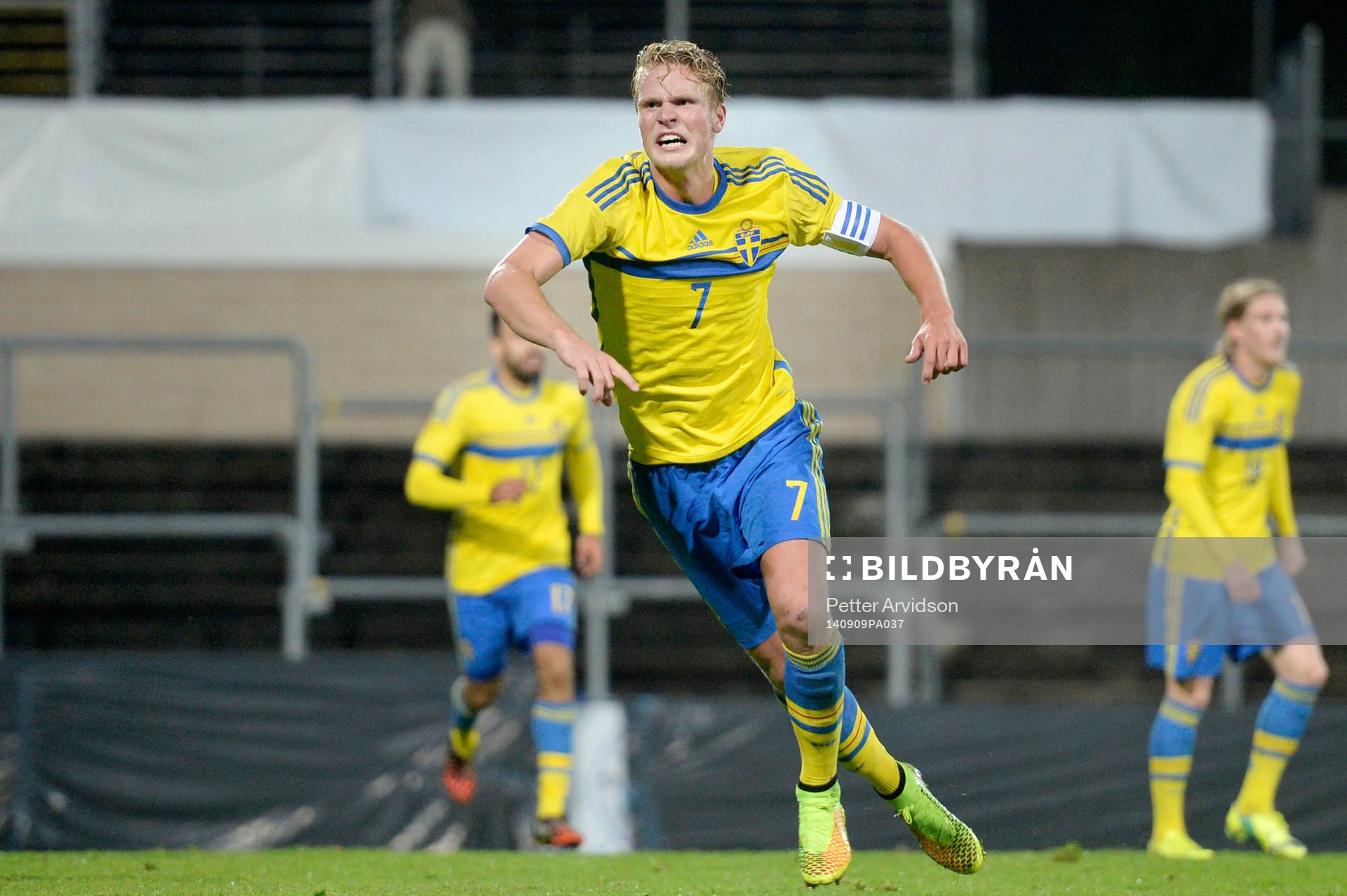 Sveriges Oscar Hiljemark jublar