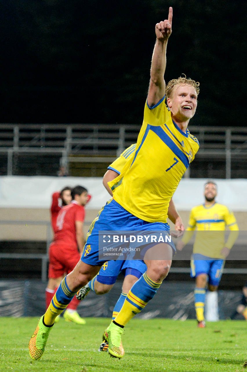 Sveriges Oscar Hiljemark jublar
