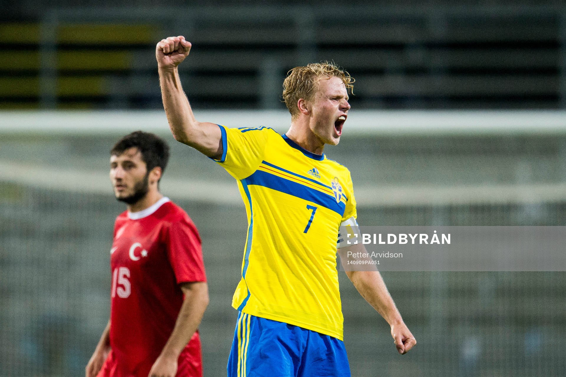 Sveriges Oscar Hiljemark jublar