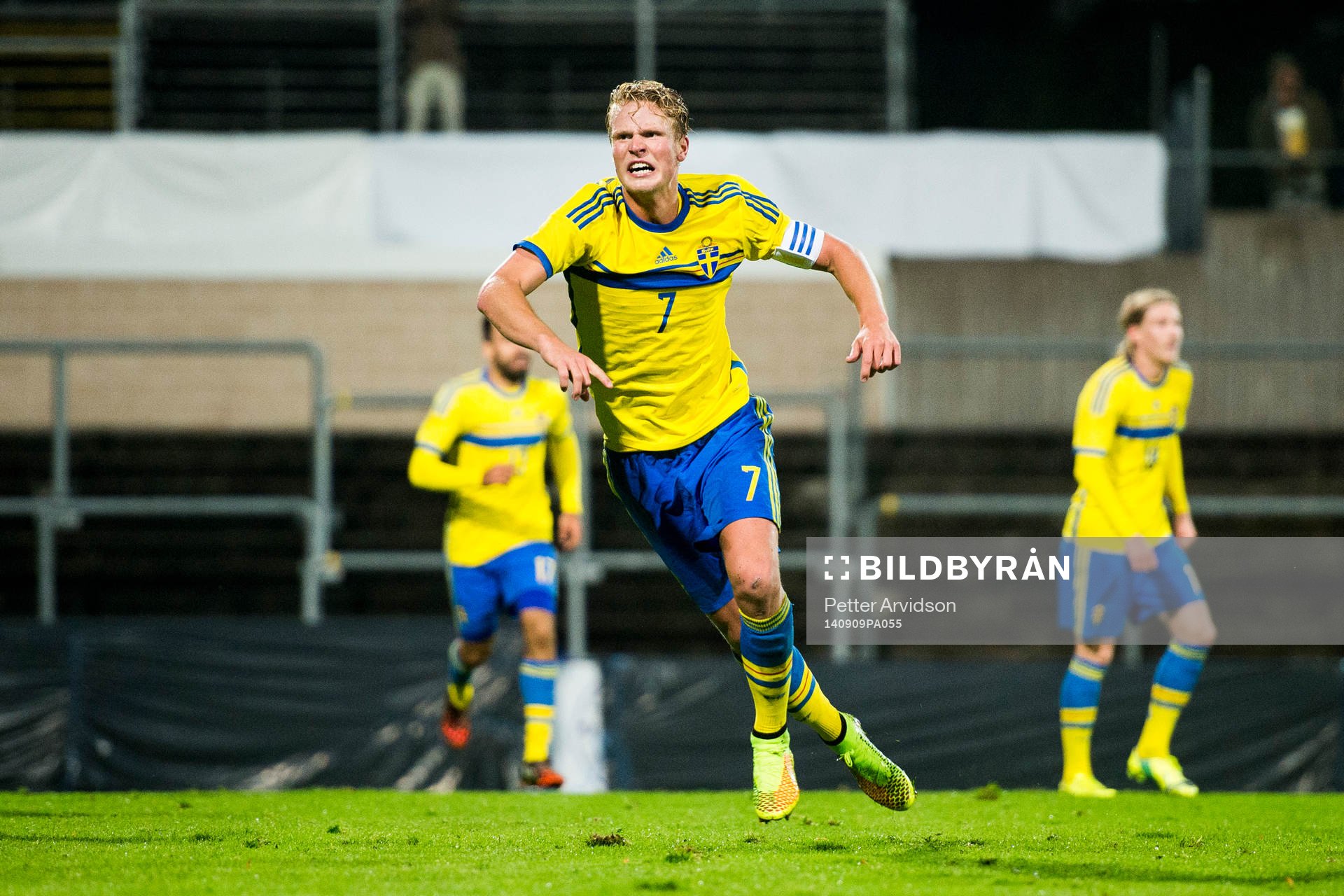 Sveriges Oscar Hiljemark jublar