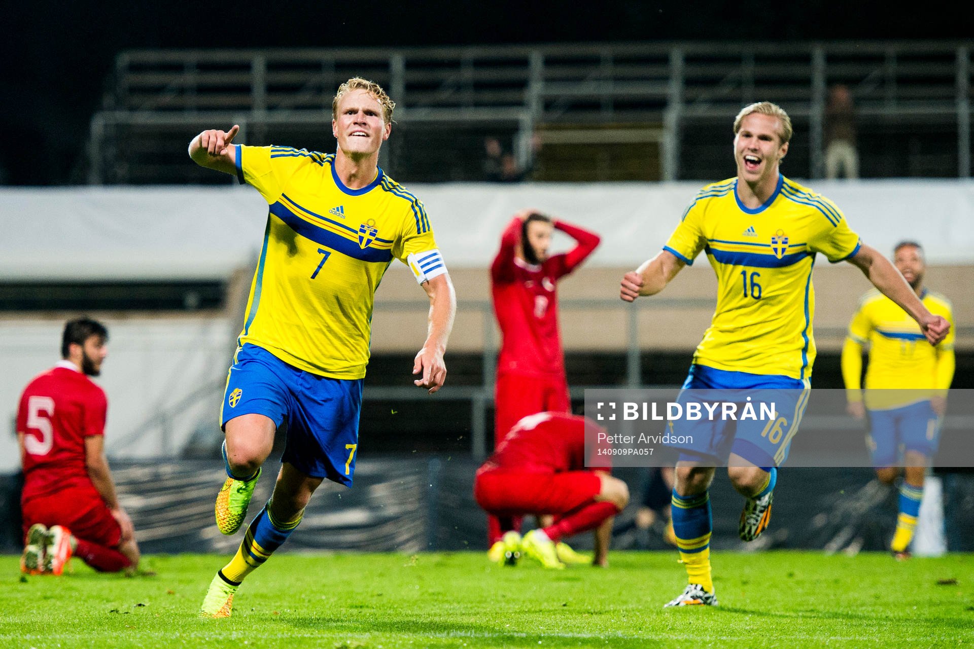 Sveriges Oscar Hiljemark jublar