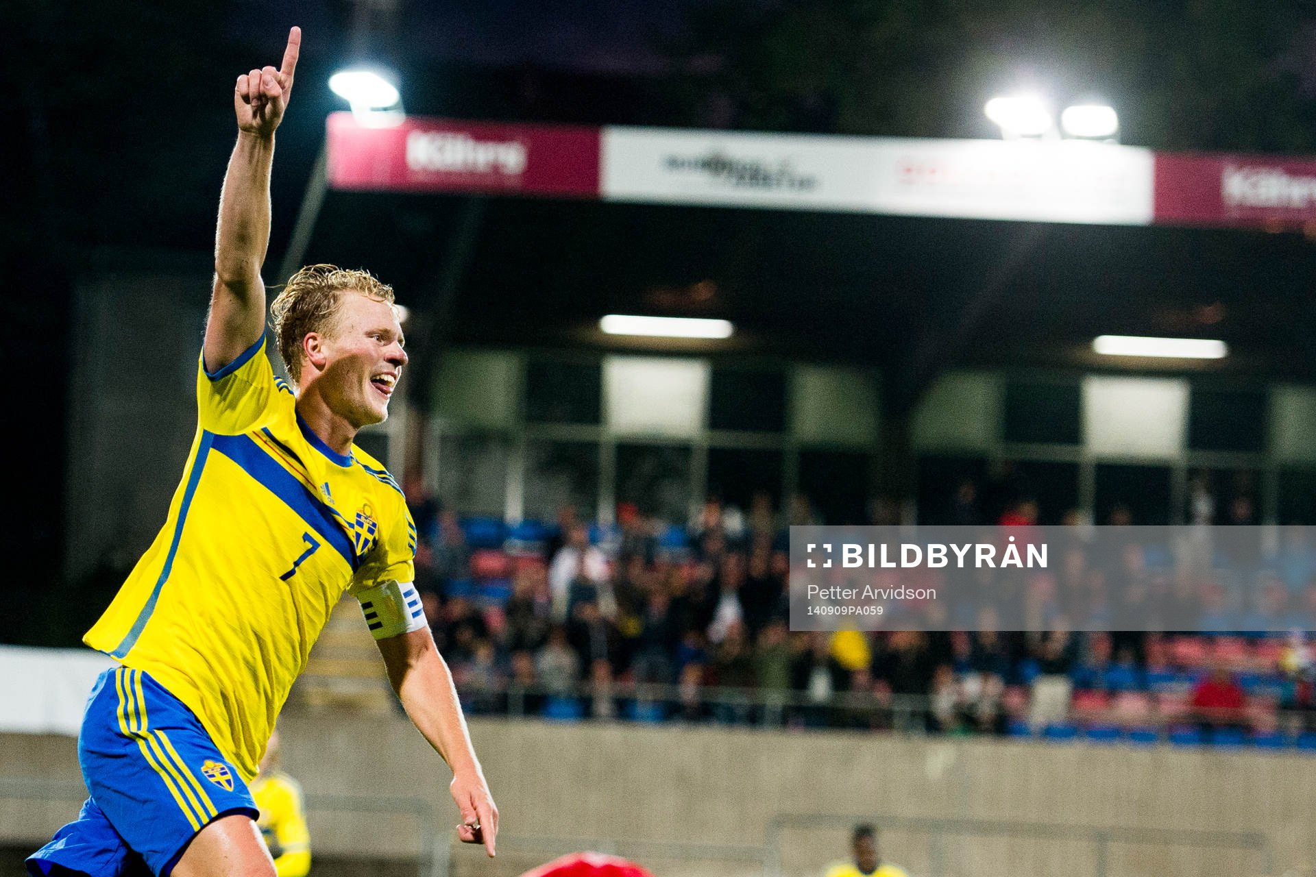 Sveriges Oscar Hiljemark jublar