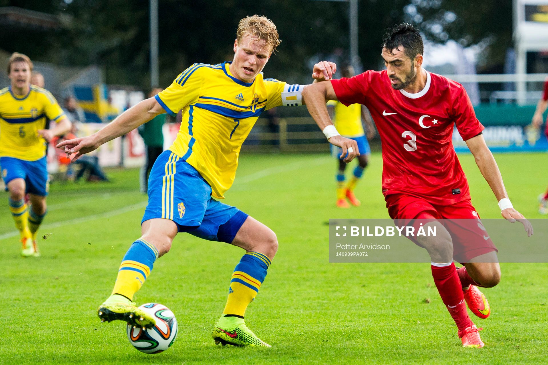 Sveriges Oscar Hiljemark och Turkiets Ugur Ciftci