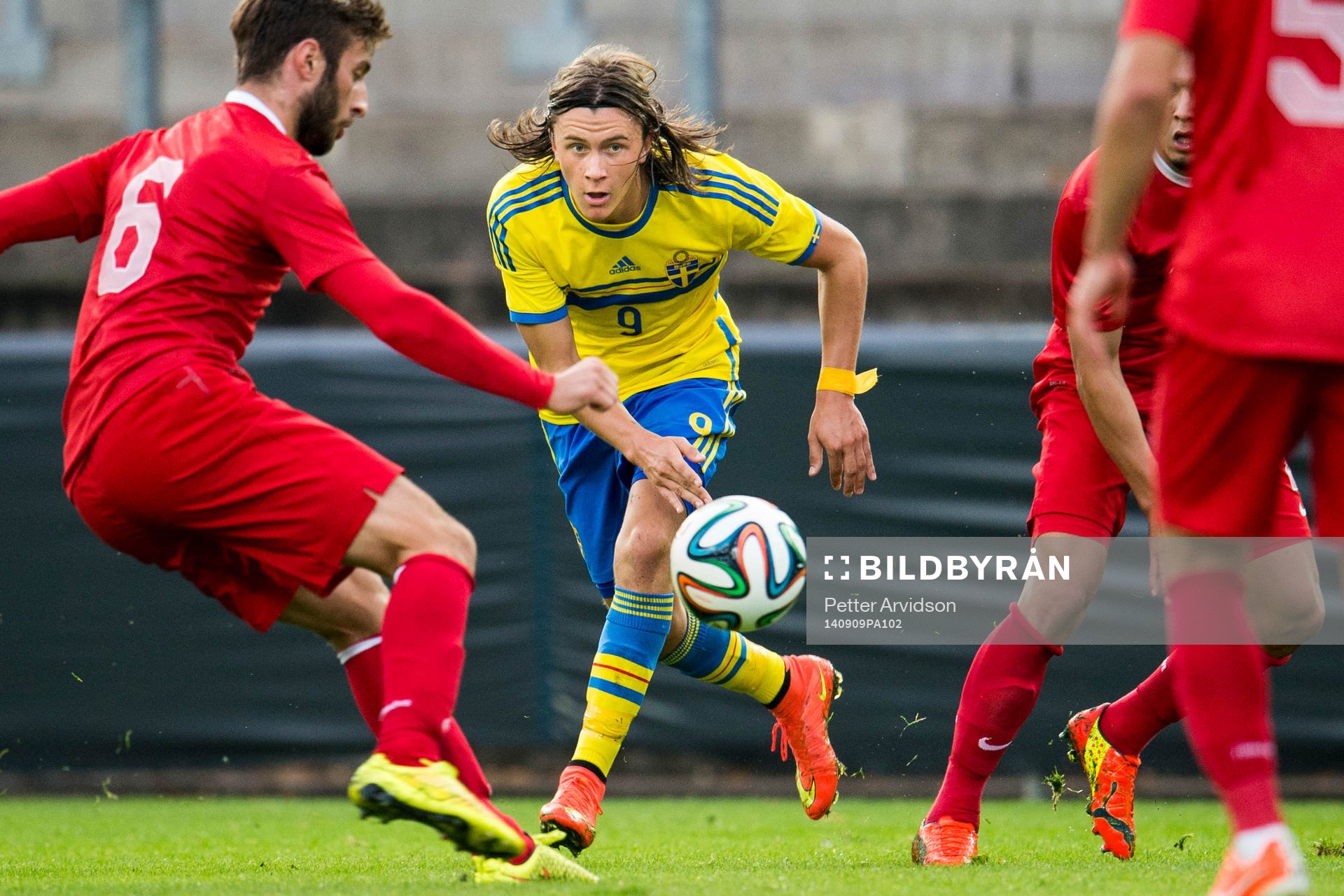 Sveriges Kristoffer Olsson under fotbollsmatchen i kvalet till EM för U21 mellan Sverige och Turkiet den 9 september 2014 i Halmstad.