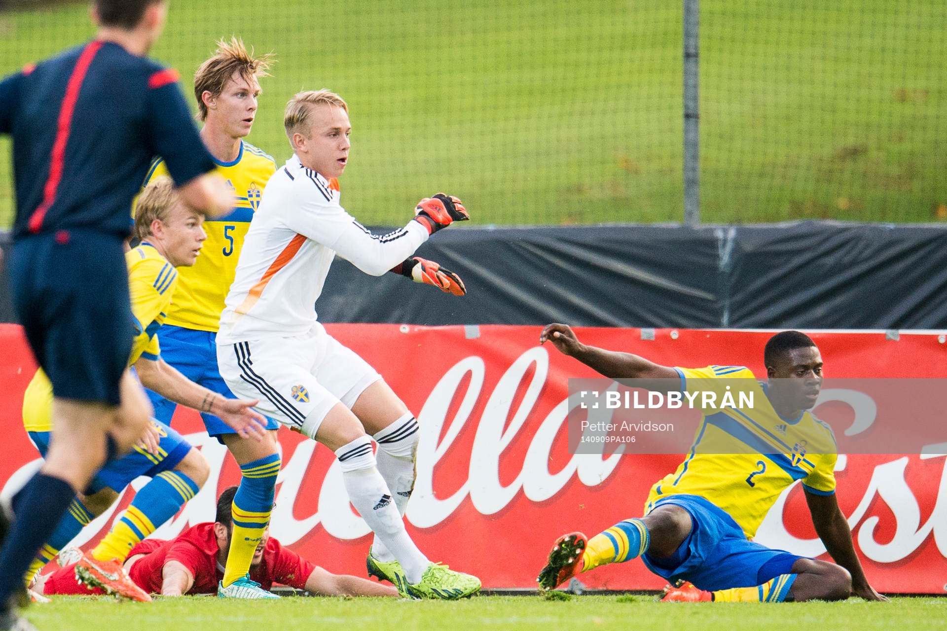 Sveriges målvakt Patrik Carlgren (m) och Oscar Lewicki,