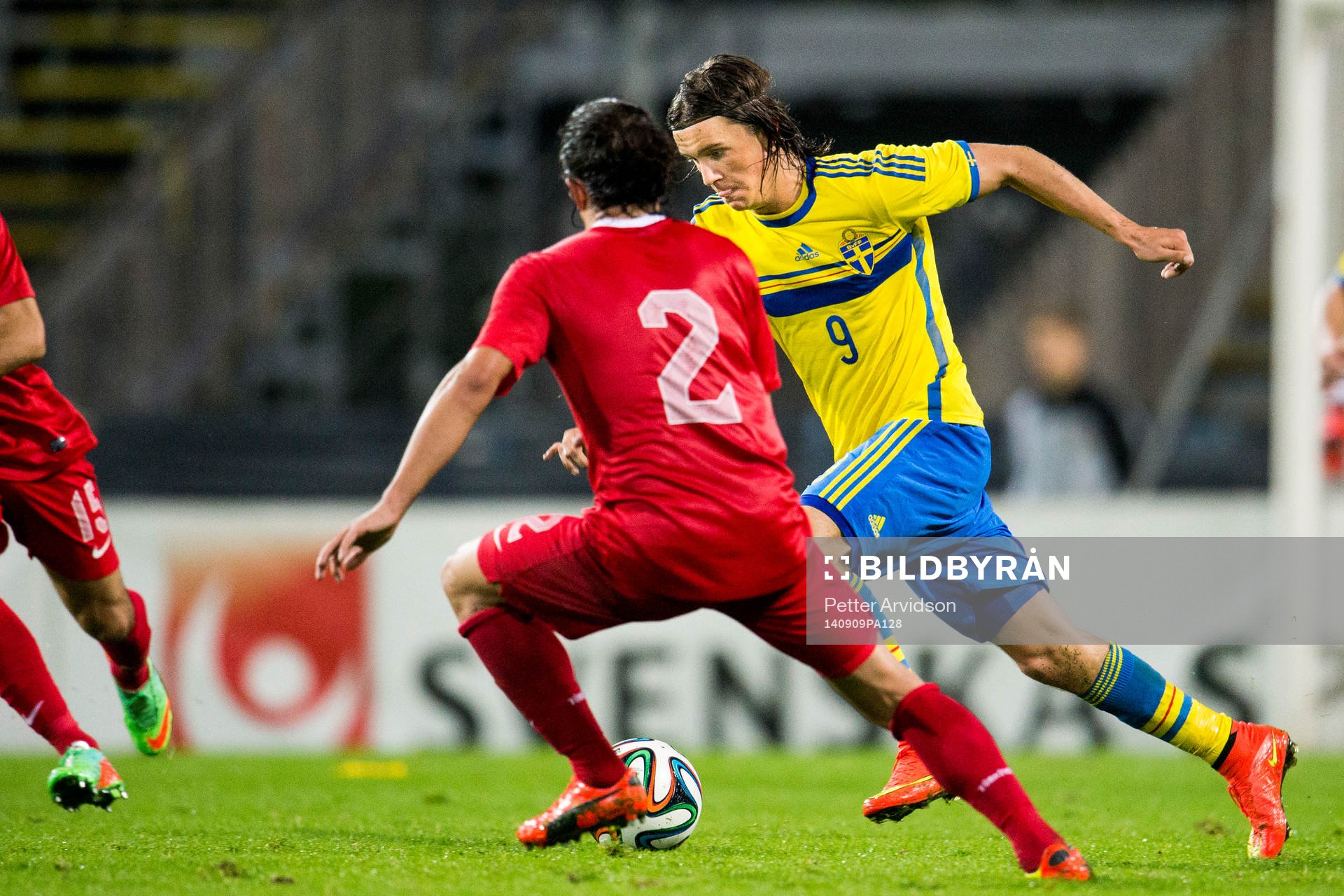 Sveriges Kristoffer Olsson driver upp bollen