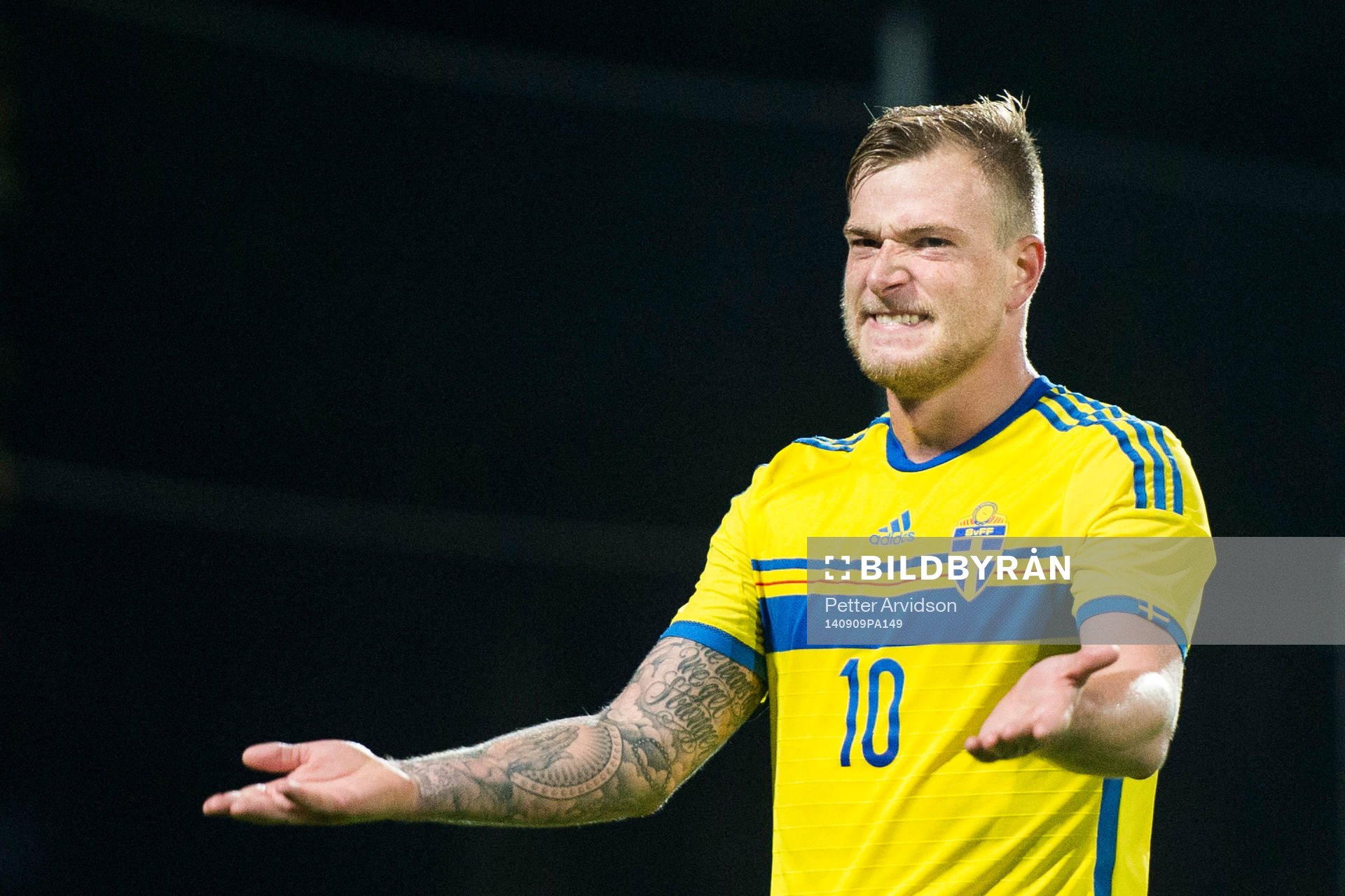 Sveriges John Guidetti taggar publiken