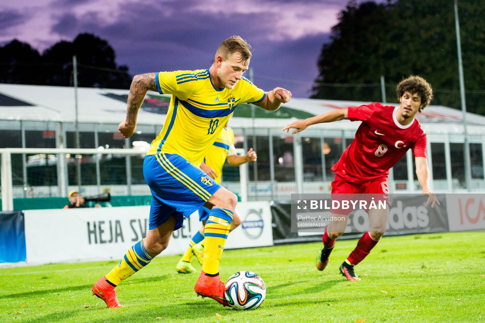 Sveriges John Guidetti och Turkiets Salih Ucan