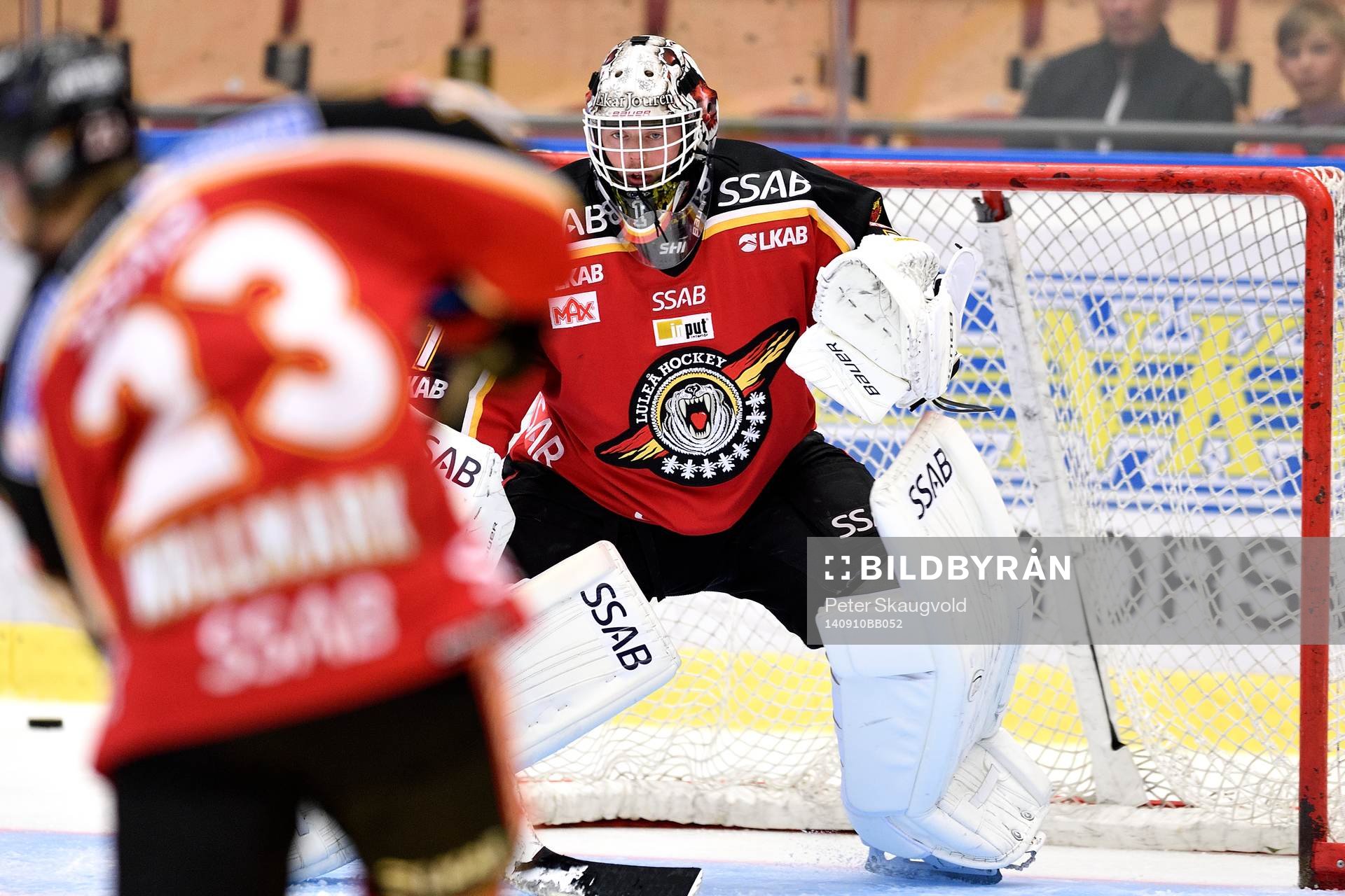 Luleås målvakt Daniel Larsson på uppvärmningen