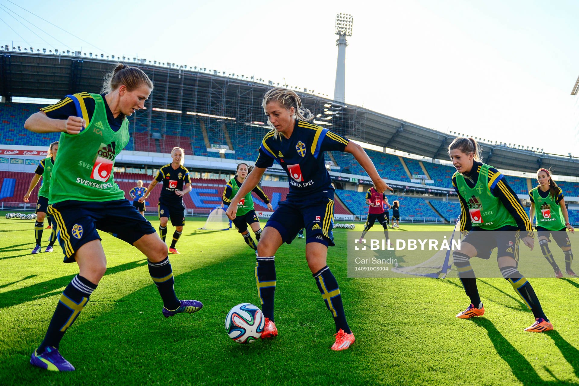 Emma Berglund och Linda Sembrant och Olivia Schough