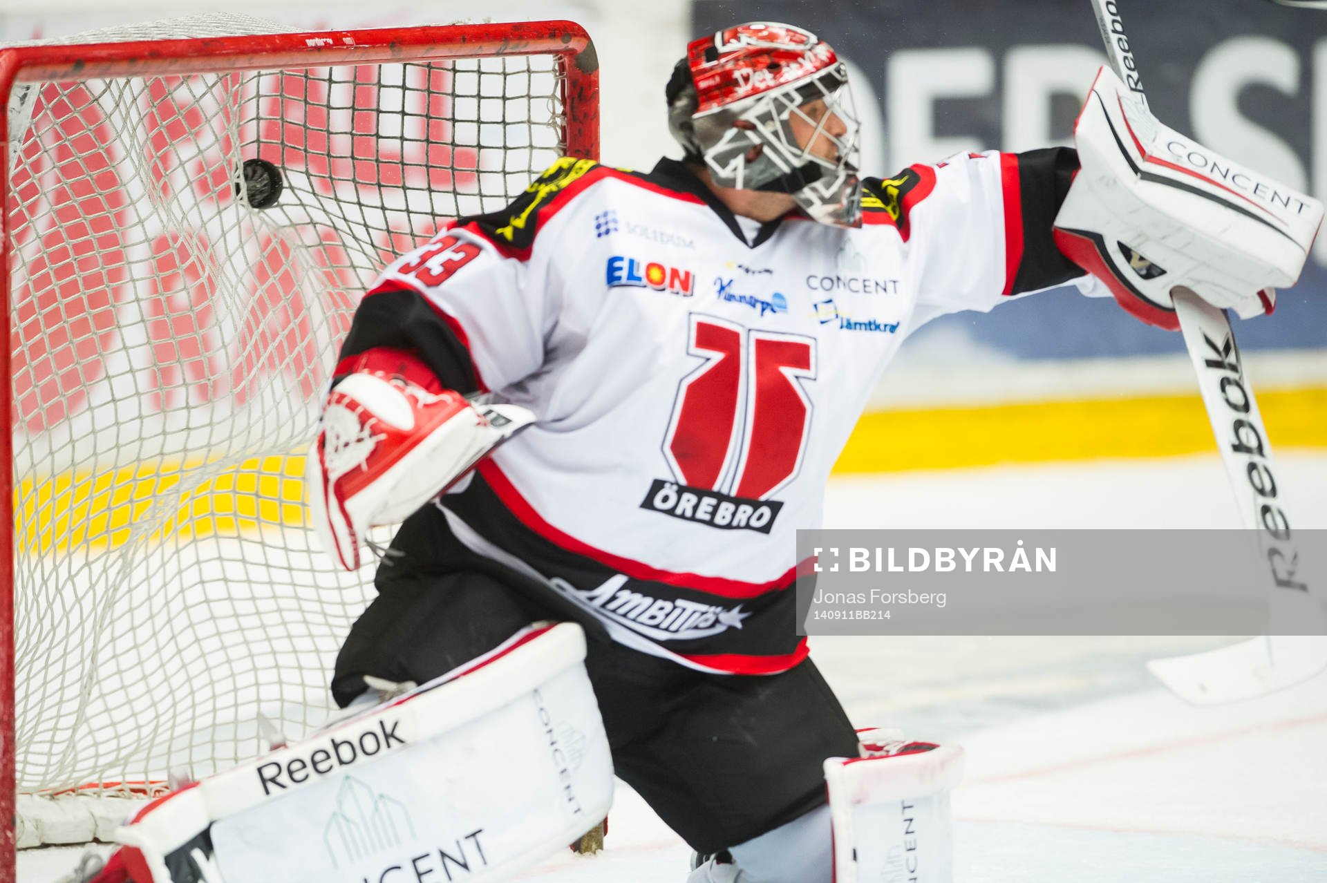 Mål bakom Örebros målvakt Julius Hudacek