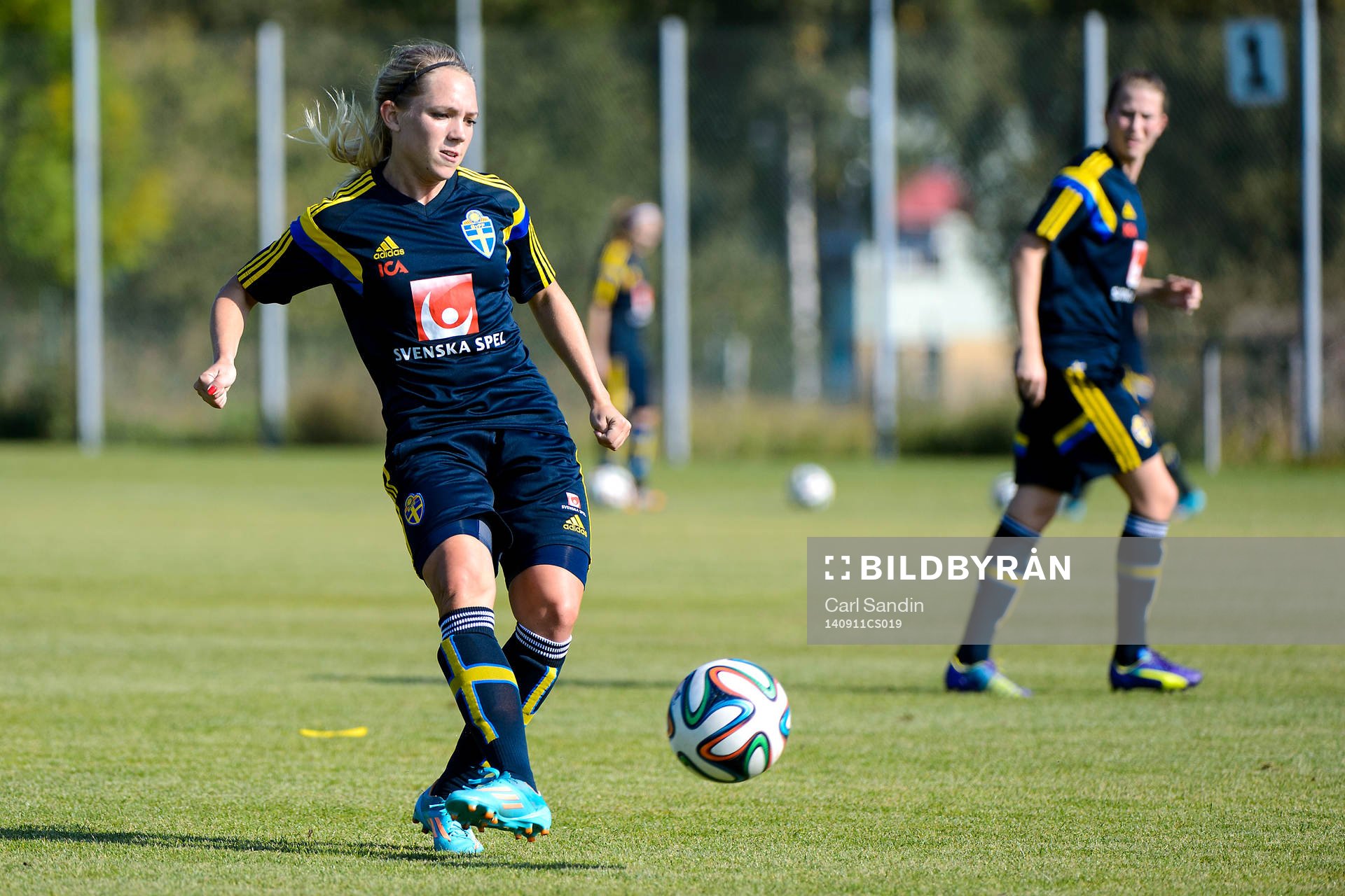 Elin Rubensson skjuter bollen