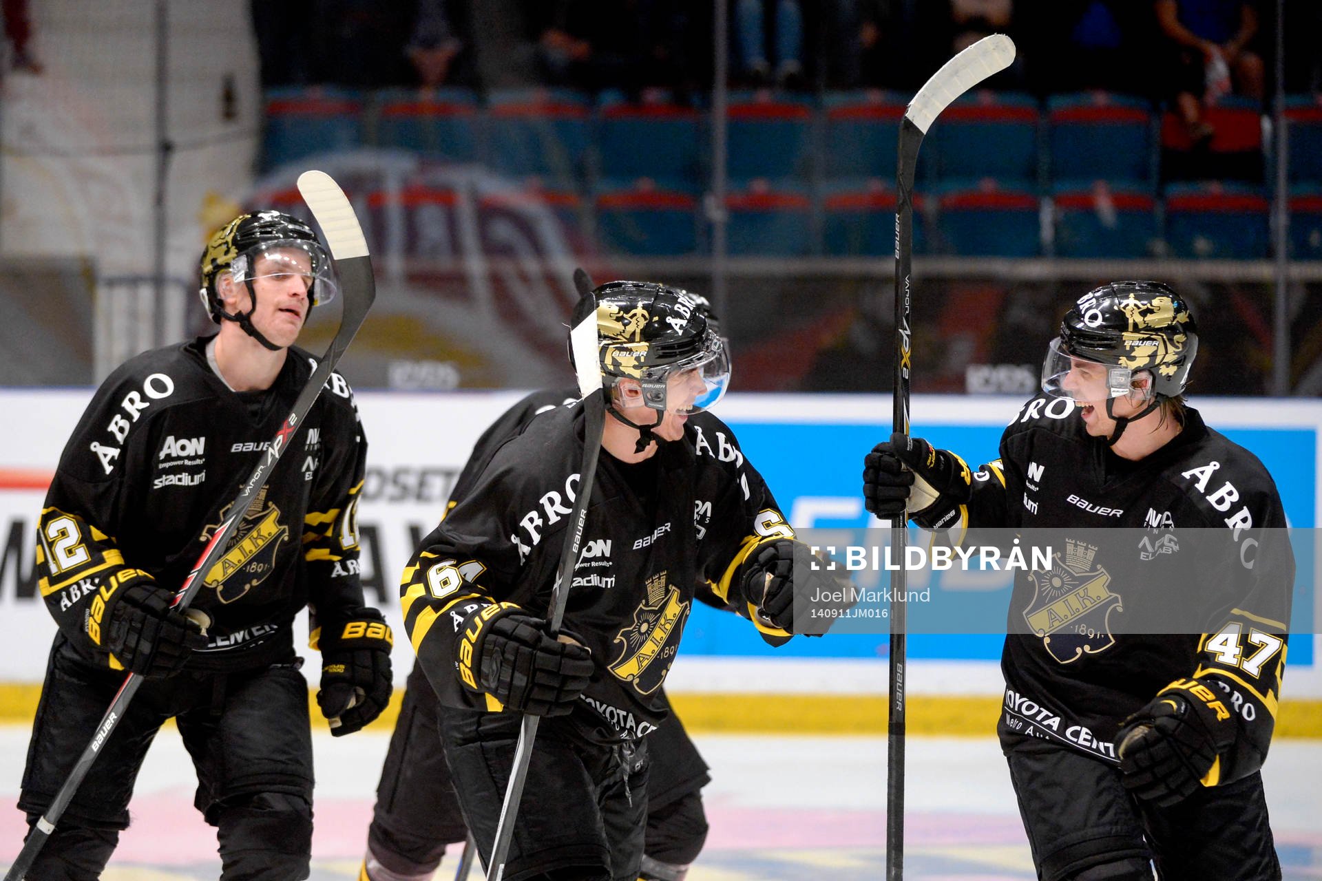 s Fredrik Hynning, Martin Ahnelöv och Eric Norin jublar