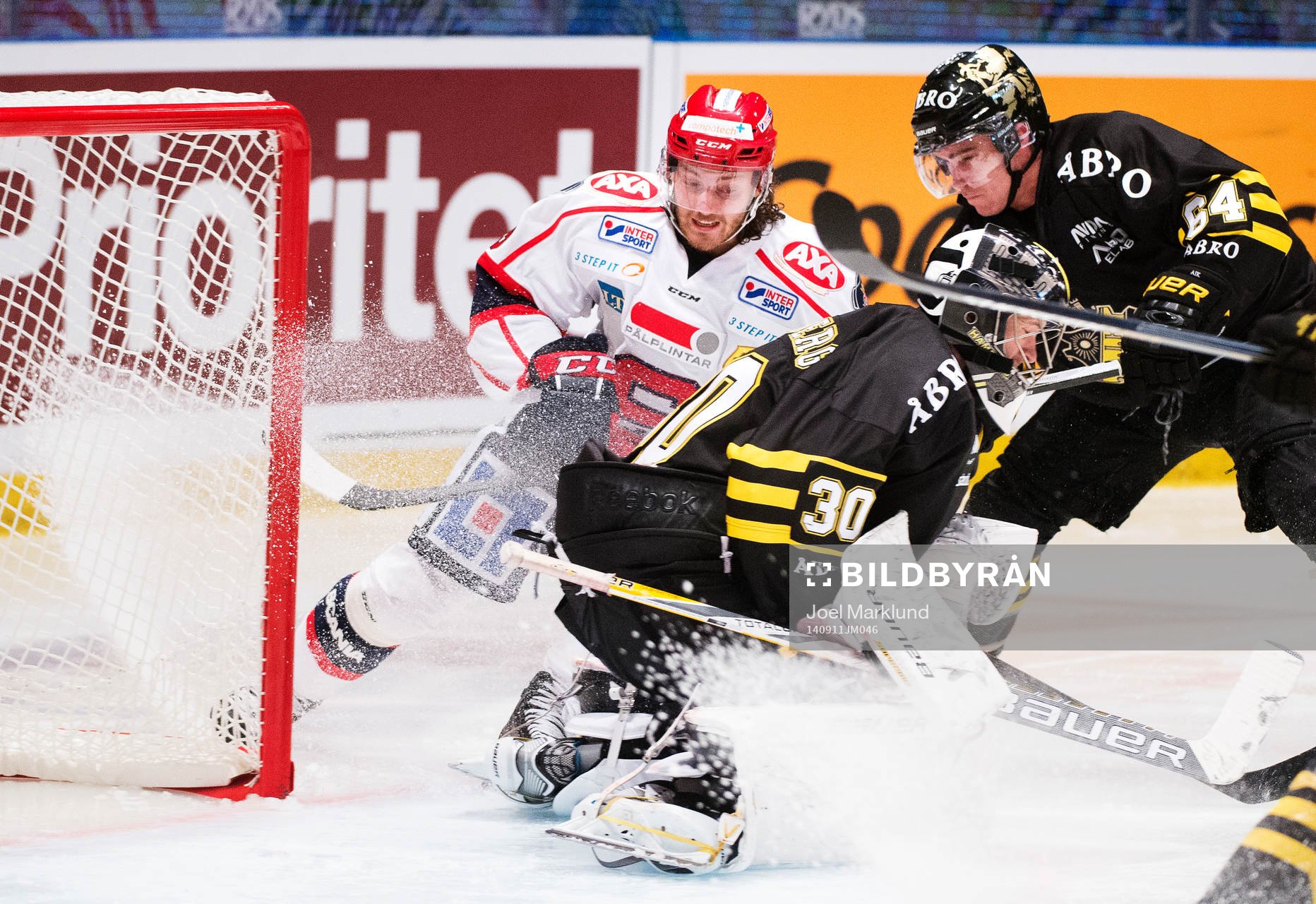s målvakt Alexander Hamberg och Ryan McKiernan