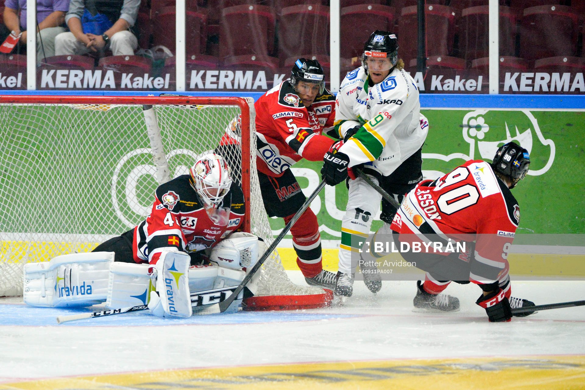 Björklövens William Quist och Malmö Redhawks målvakt